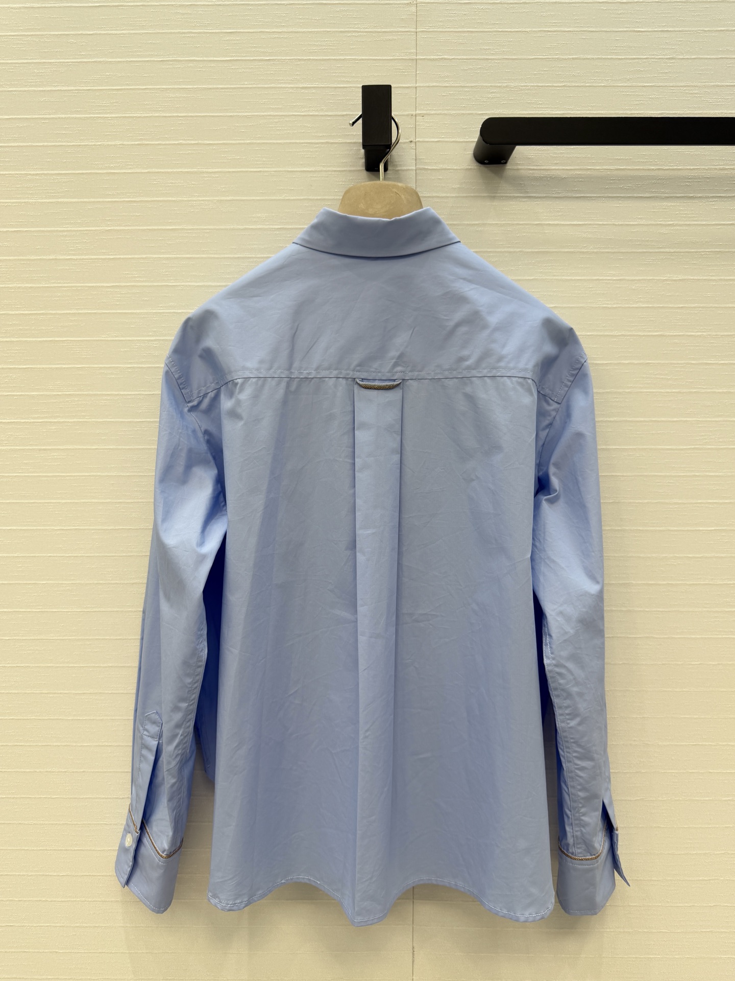 强烈推荐❤️Bc新品长期主义蓝色衬衫！袖口铜链装饰设计意式简约低调，经典版型百搭不挑人，帅气休闲通勤衣橱