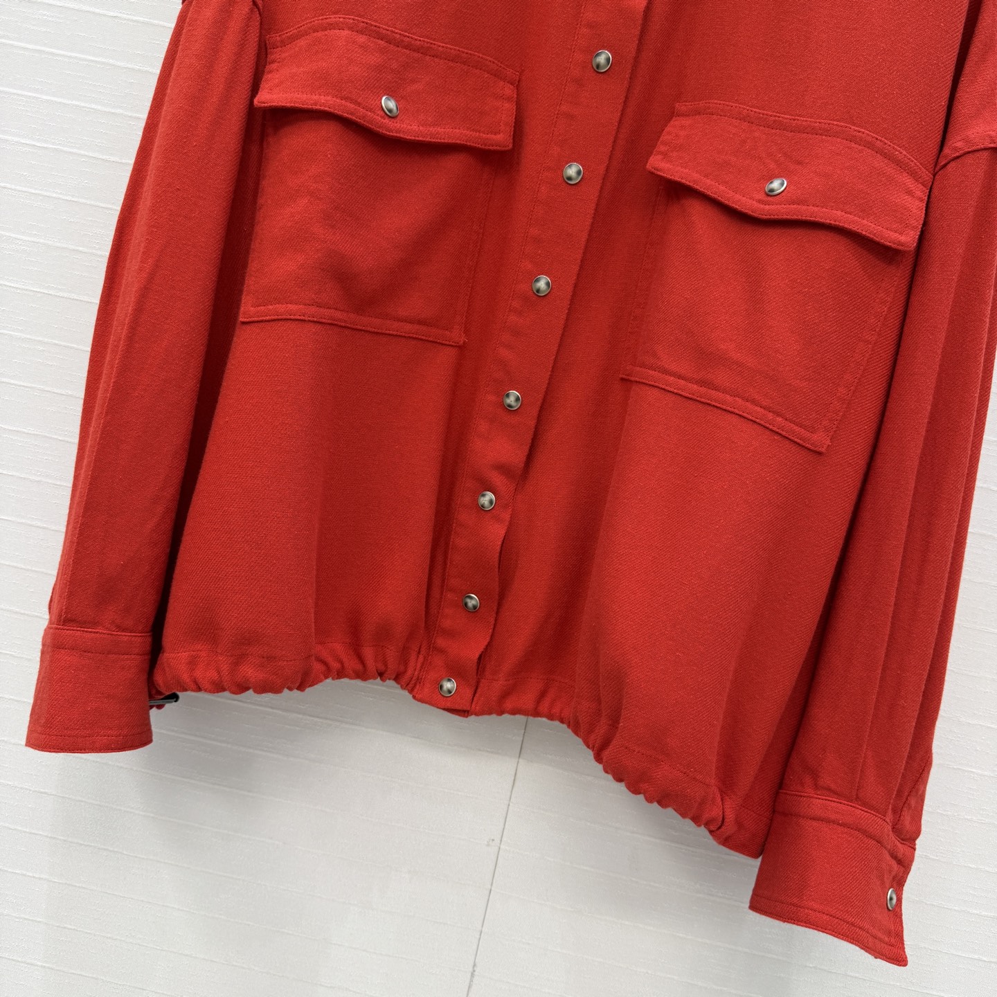 高端品质❤️26早春新品，BC长期亚麻夹克衬衫外套。下摆可调节设计轻松演绎慵懒随性的高级单品。定制木调金