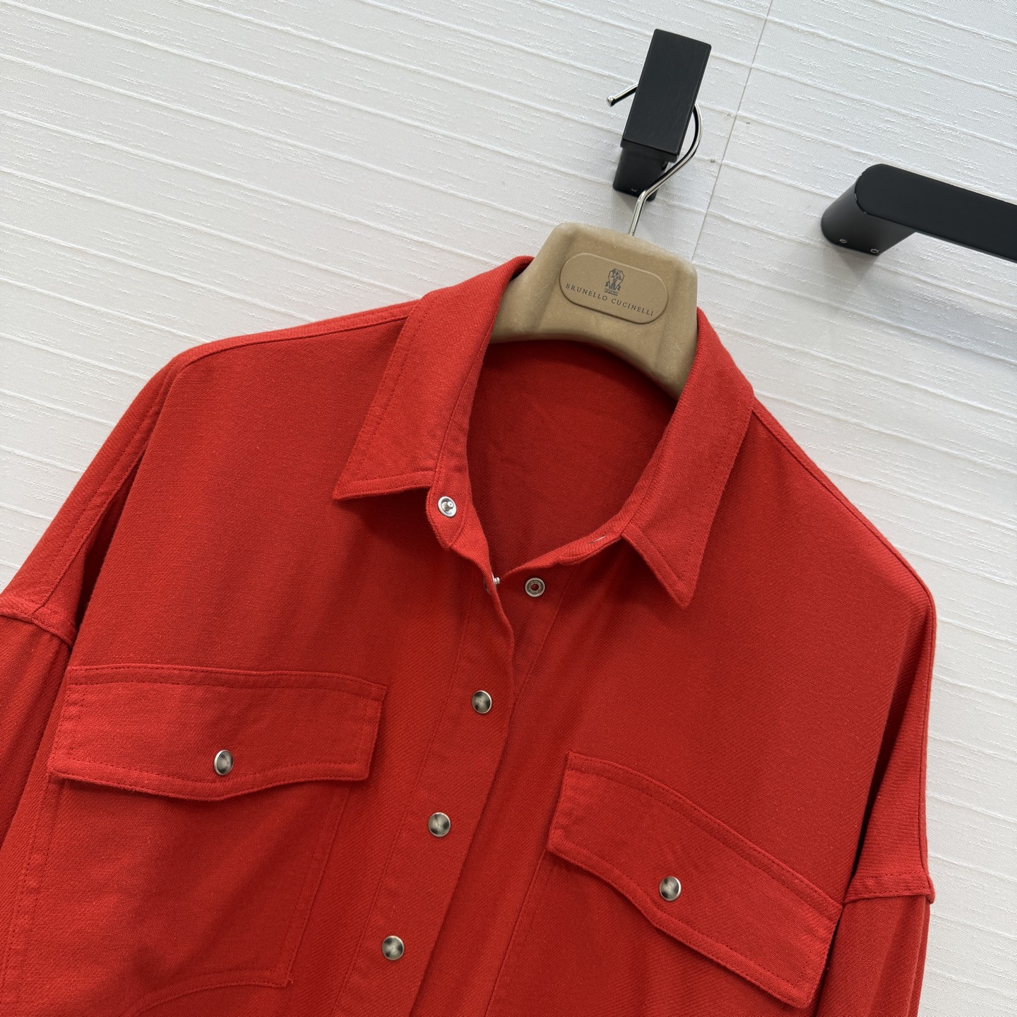 高端品质❤️26早春新品，BC长期亚麻夹克衬衫外套。下摆可调节设计轻松演绎慵懒随性的高级单品。定制木调金