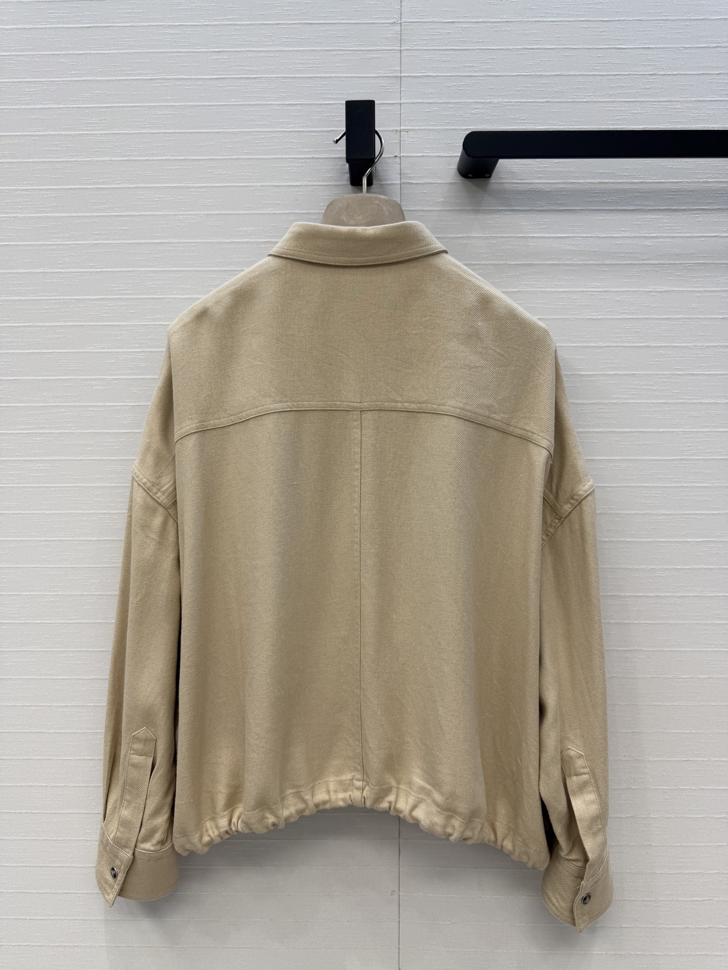 高端品质❤️26早春新品，BC长期亚麻夹克衬衫外套。下摆可调节设计轻松演绎慵懒随性的高级单品。定制木调金