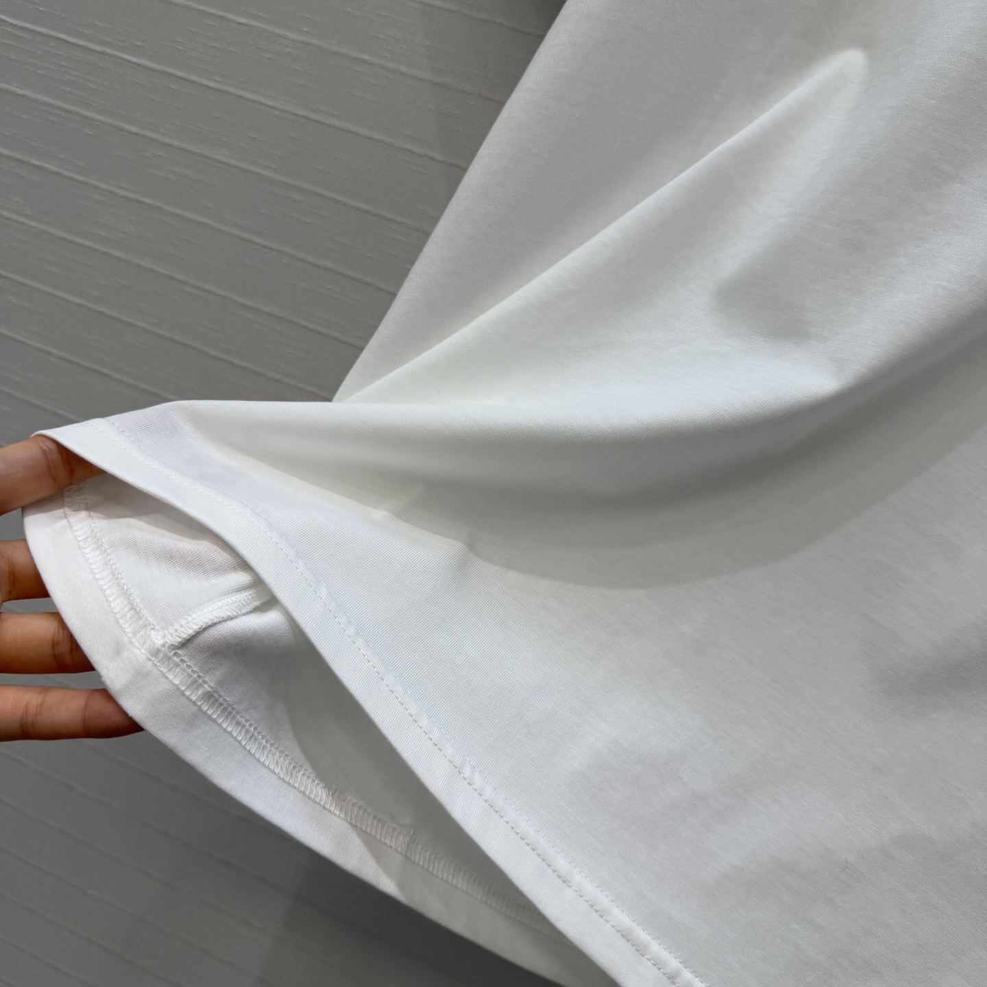 爆单推荐❤️D*早春新品 碎花爱心刺绣短袖T恤，定位印花黄色碎花和春天氛围感拉满✨纯棉面料质感柔软舒适，