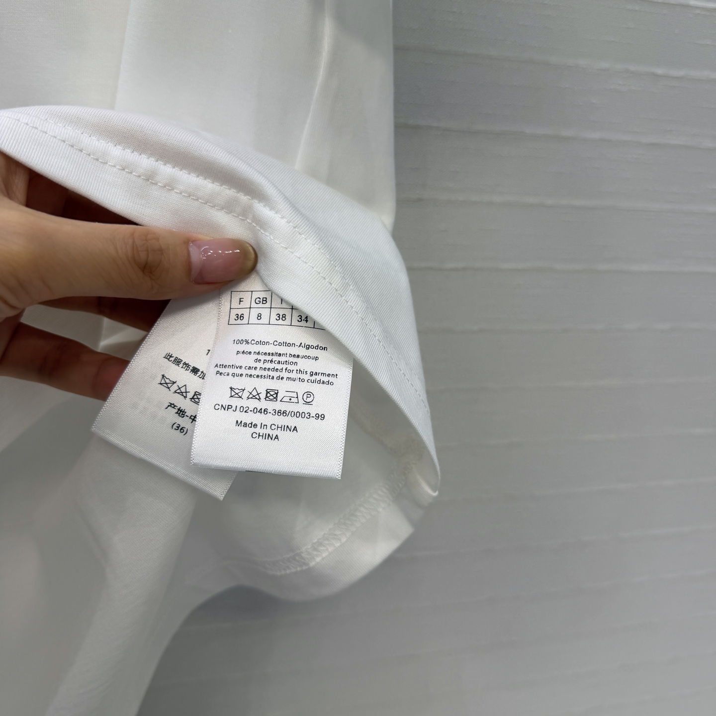 爆单推荐❤️D*早春新品 碎花爱心刺绣短袖T恤，定位印花黄色碎花和春天氛围感拉满✨纯棉面料质感柔软舒适，