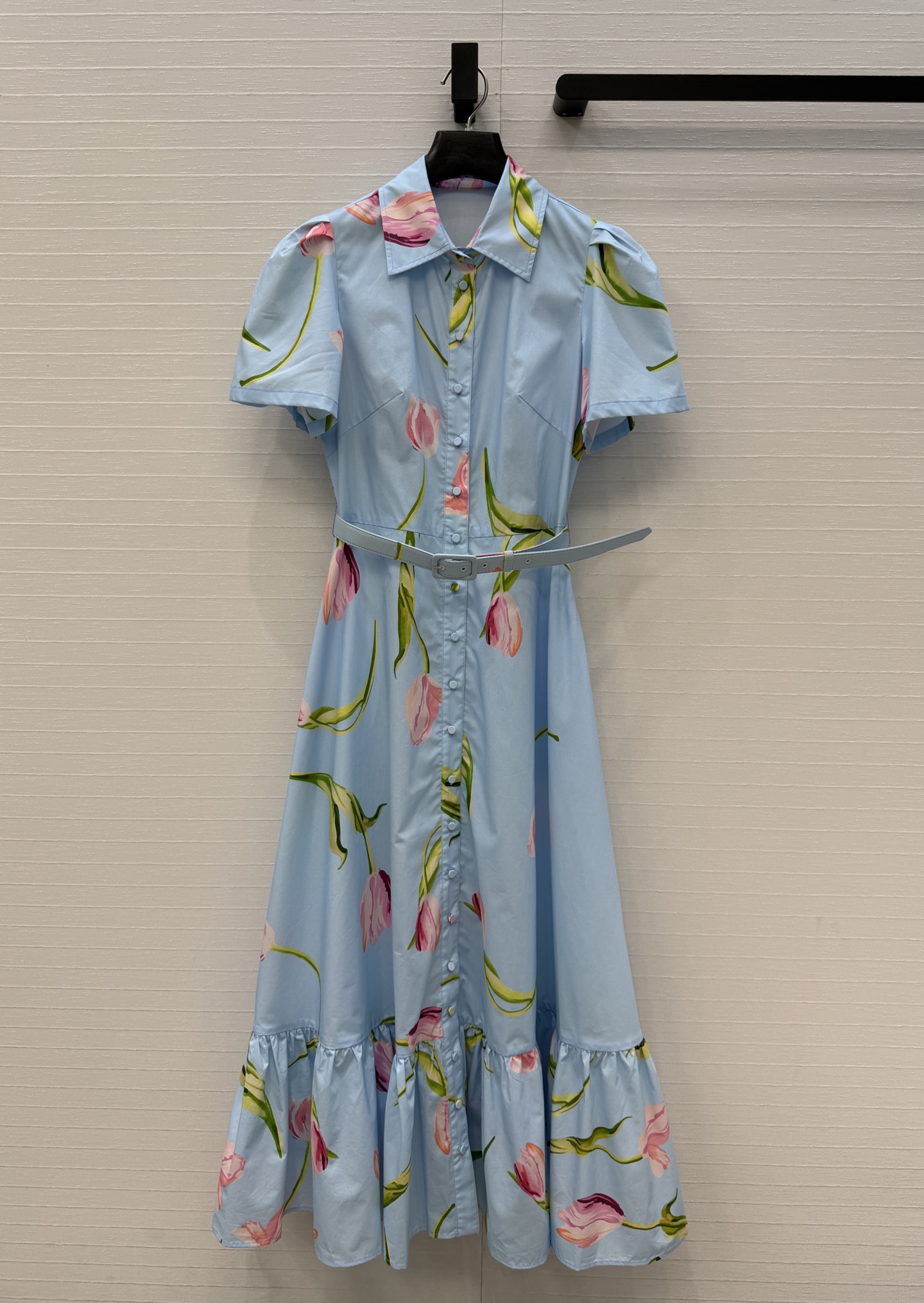 强烈推荐❤️Leo&Lin26春夏新款 花卉印花衬领连衣裙👗，褶边泡泡短袖 搭配同系列腰带提升腰线，下摆