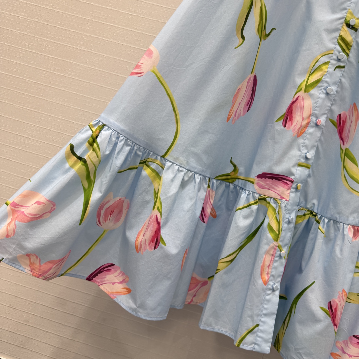 强烈推荐❤️Leo&Lin26春夏新款 花卉印花衬领连衣裙👗，褶边泡泡短袖 搭配同系列腰带提升腰线，下摆