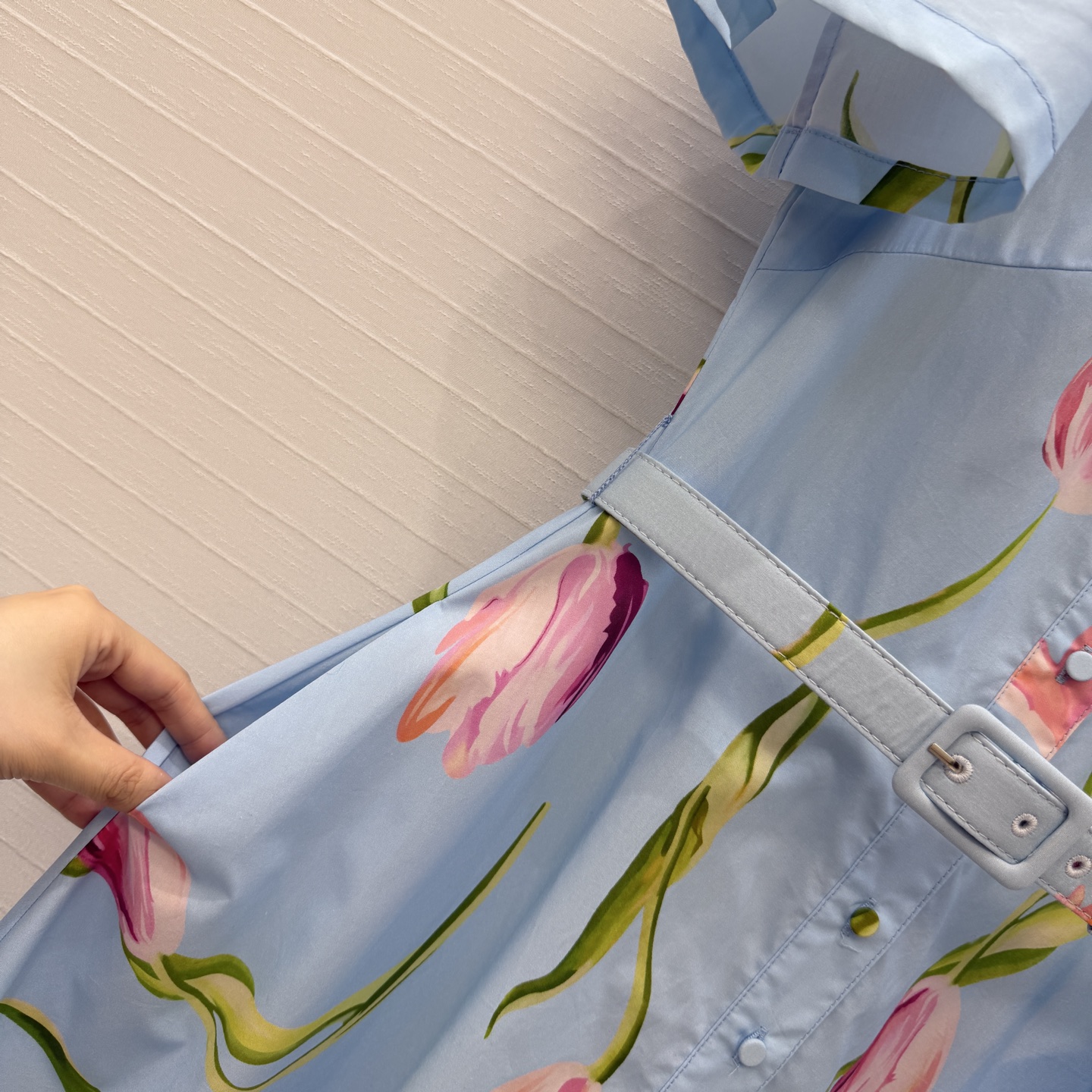 强烈推荐❤️Leo&Lin26春夏新款 花卉印花衬领连衣裙👗，褶边泡泡短袖 搭配同系列腰带提升腰线，下摆