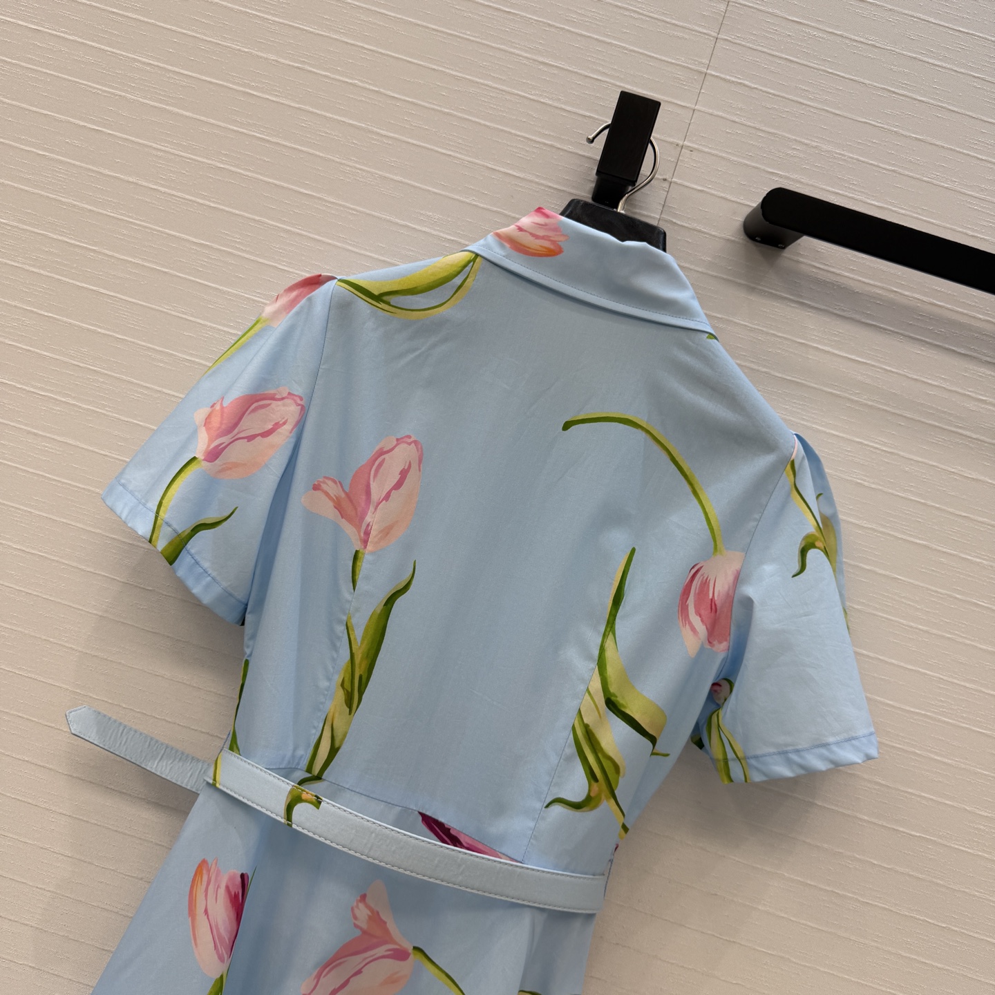 强烈推荐❤️Leo&Lin26春夏新款 花卉印花衬领连衣裙👗，褶边泡泡短袖 搭配同系列腰带提升腰线，下摆