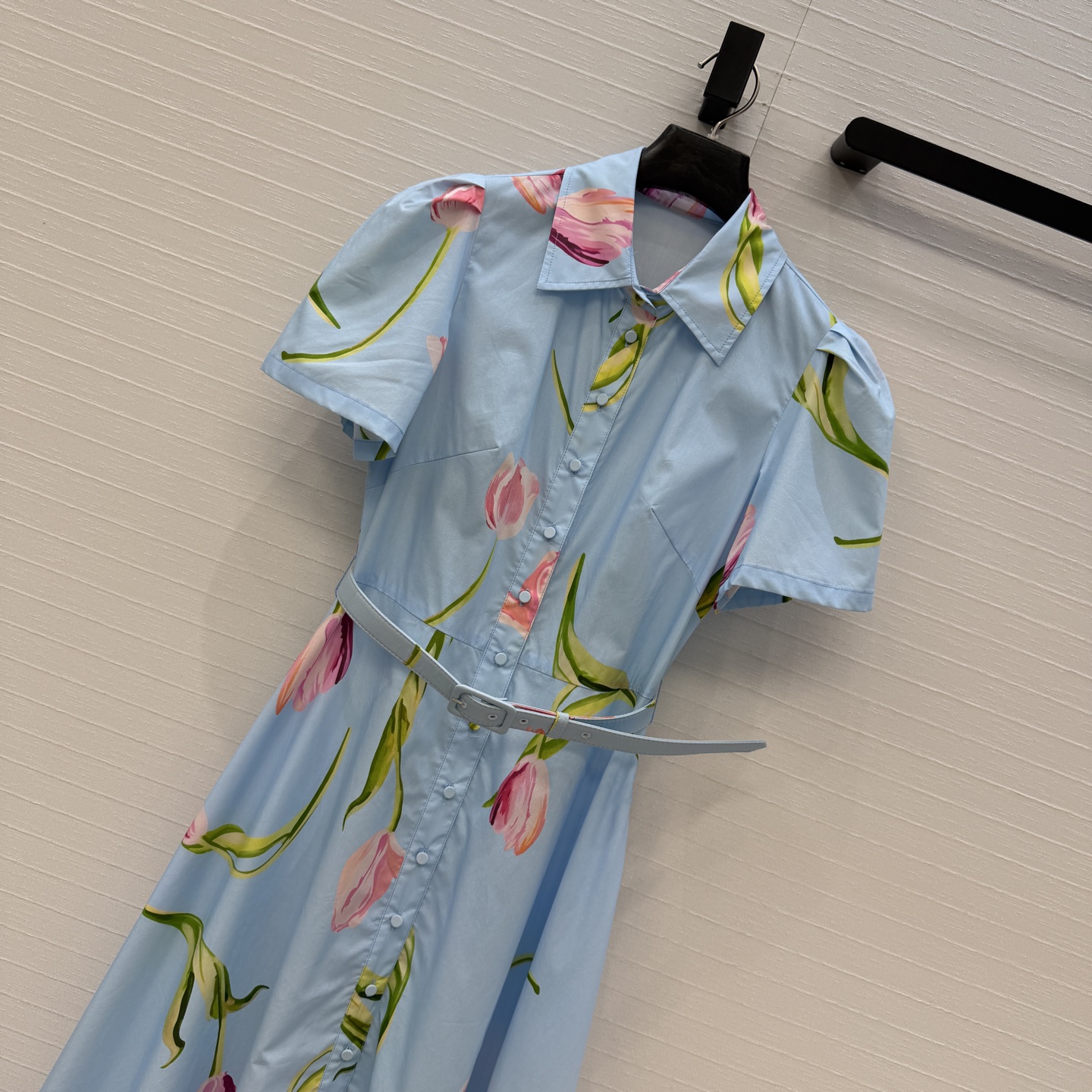 强烈推荐❤️Leo&Lin26春夏新款 花卉印花衬领连衣裙👗，褶边泡泡短袖 搭配同系列腰带提升腰线，下摆