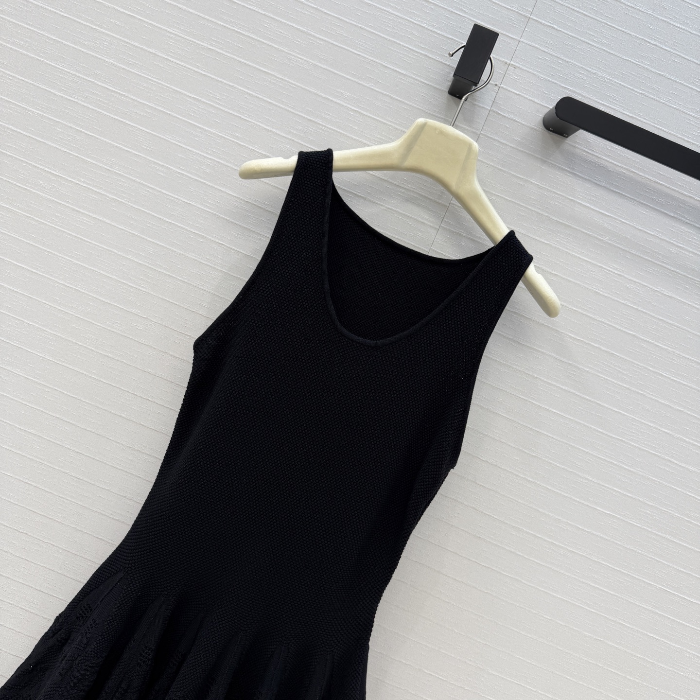 强烈推荐❤️Alai* Skater 棉质蕾丝针织背心裙，俏皮优雅公主风。简约优雅修身剪裁超显身材曲线！