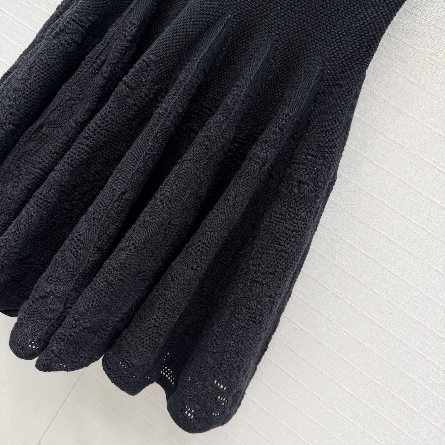 强烈推荐❤️Alai* Skater 棉质蕾丝针织背心裙，俏皮优雅公主风。简约优雅修身剪裁超显身材曲线！