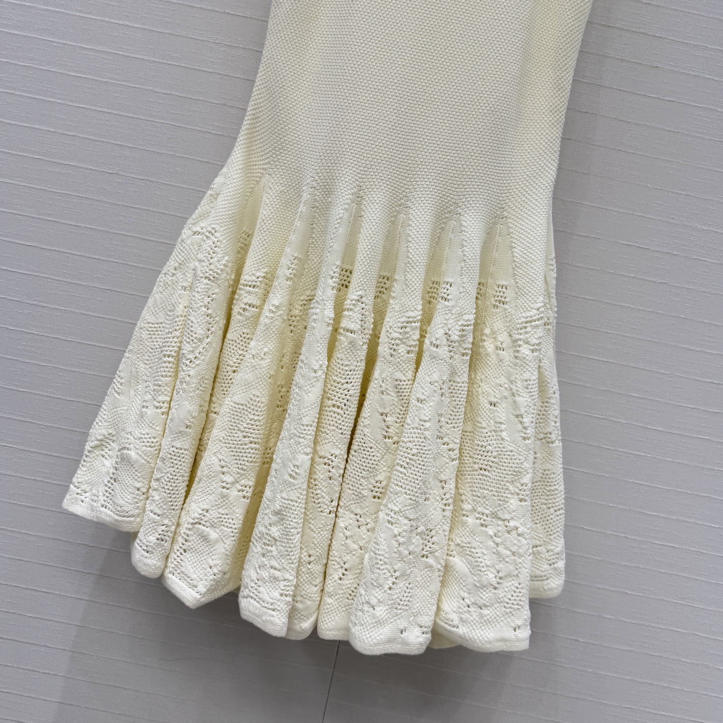 强烈推荐❤️Alai* Skater 棉质蕾丝针织背心裙，俏皮优雅公主风。简约优雅修身剪裁超显身材曲线！