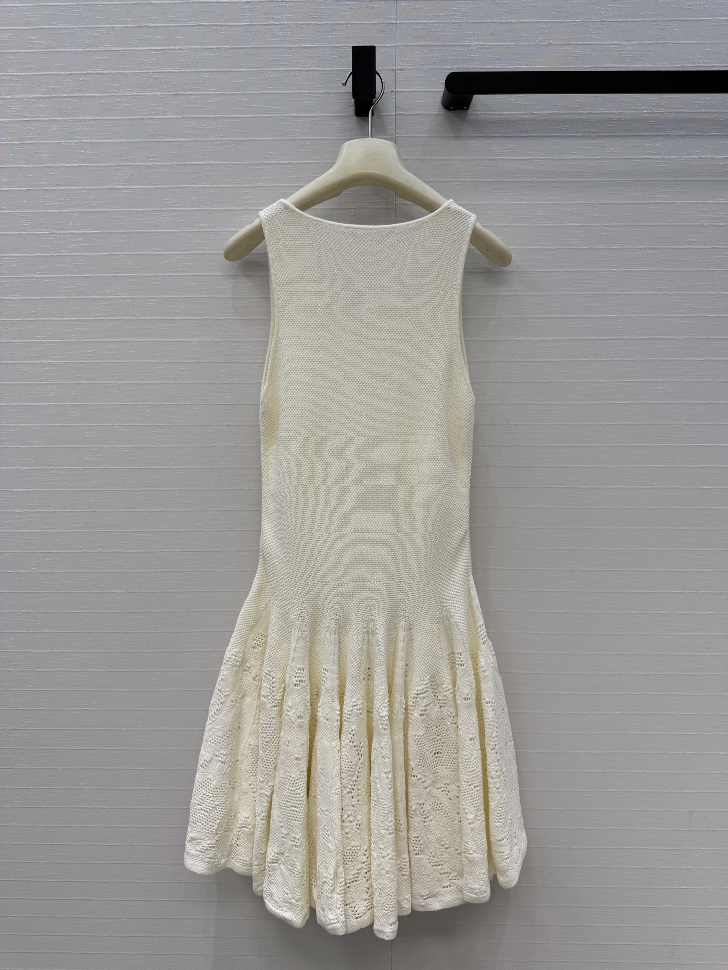 强烈推荐❤️Alai* Skater 棉质蕾丝针织背心裙，俏皮优雅公主风。简约优雅修身剪裁超显身材曲线！