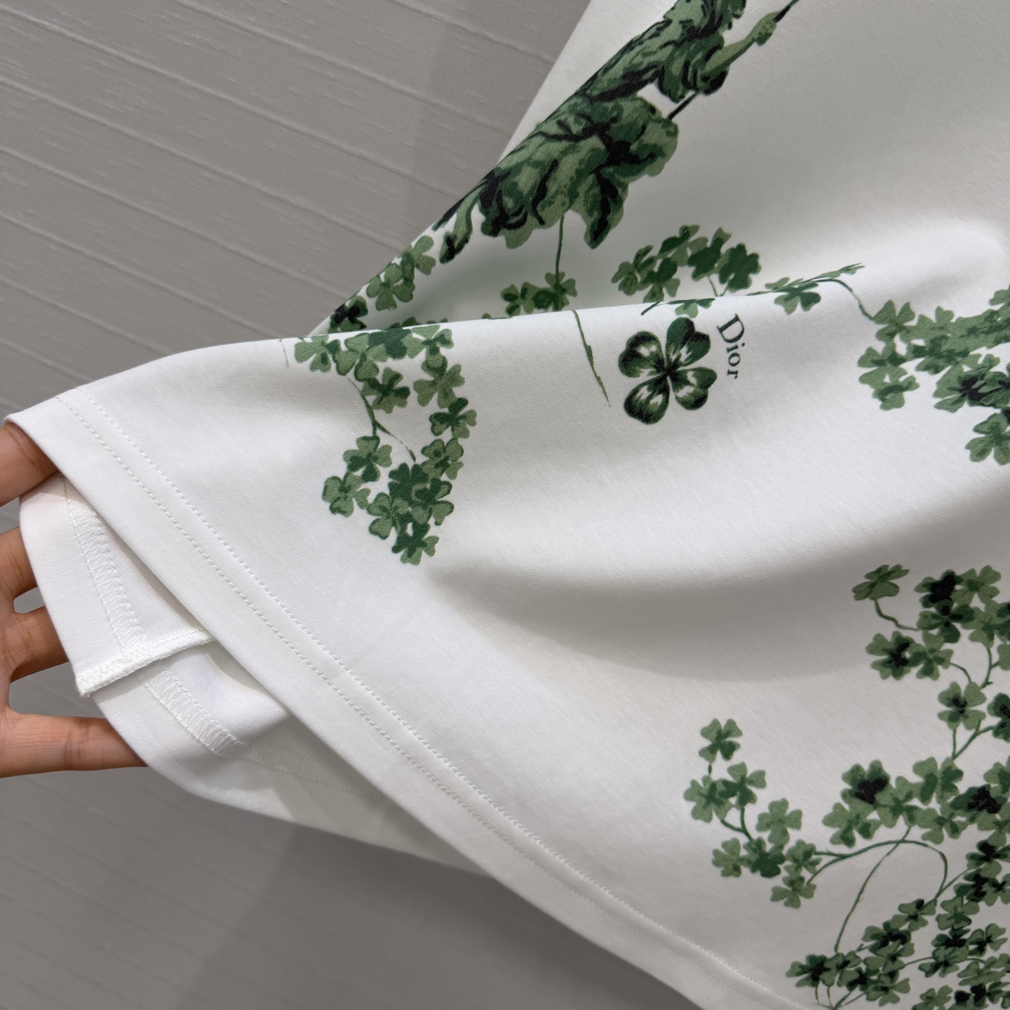 爆单推荐❤️D*早春新品 四叶草🍀瓢虫印花短袖T恤，春天氛围感拉满✨纯棉面料质感柔软舒适，时髦精必备单品