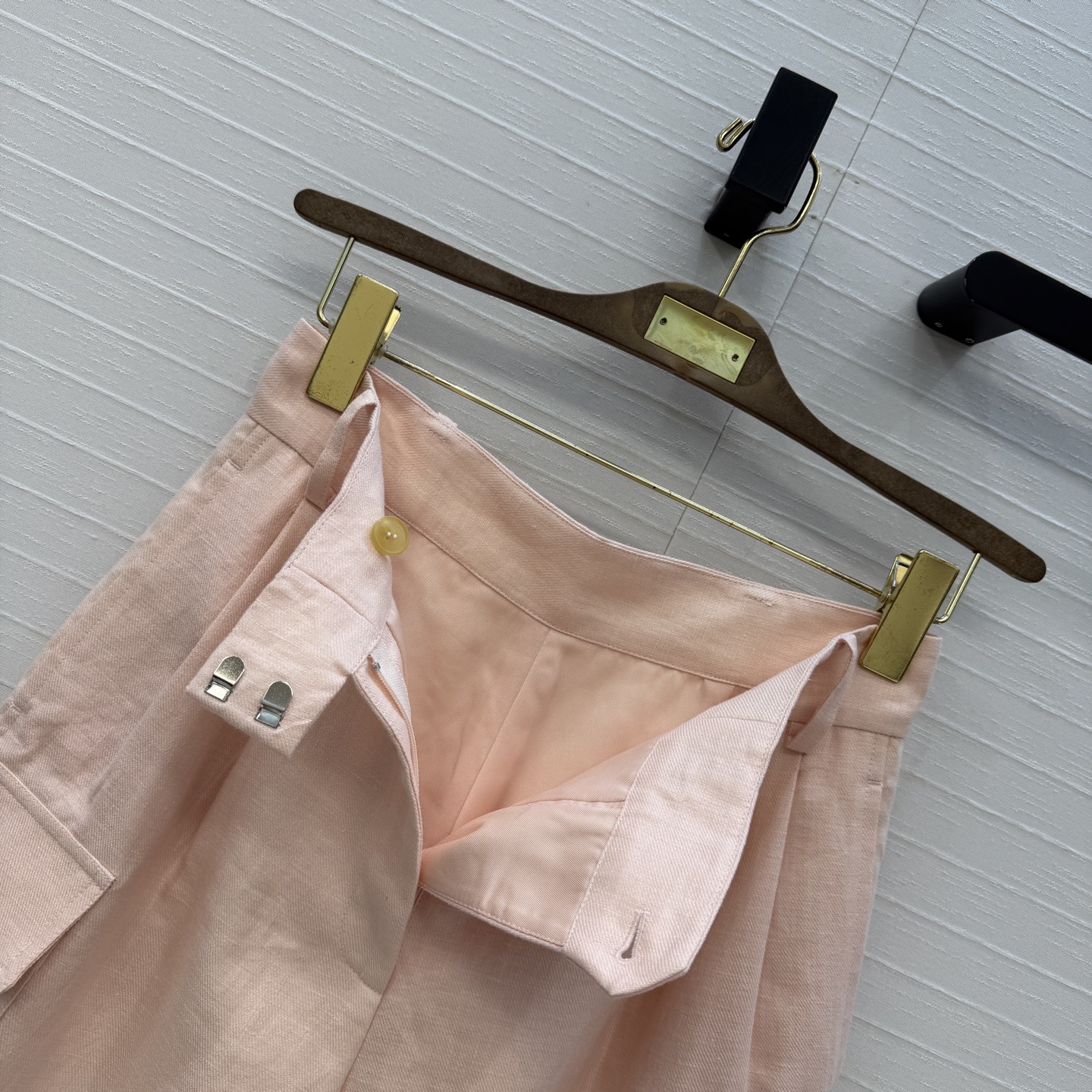 高端原单品质❤️26春款上新Lp高智感穿搭！老钱风氛围感褶裥百慕大短裤。定制baby粉进口亚麻面料轻而柔