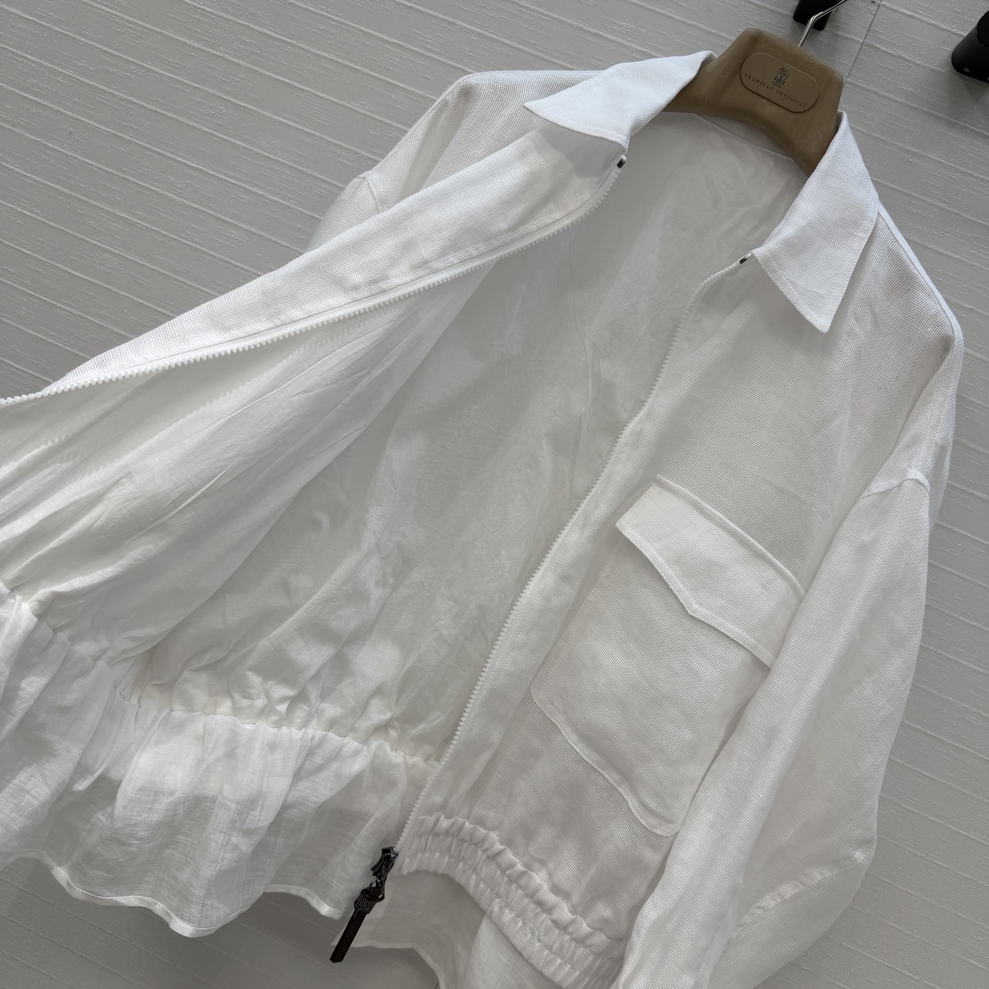 强烈推荐❤️Bc新品 长期主义老钱风穿搭 假两件式休闲外套。进口苎麻网眼布 面料轻薄透气质感超赞！落肩宽