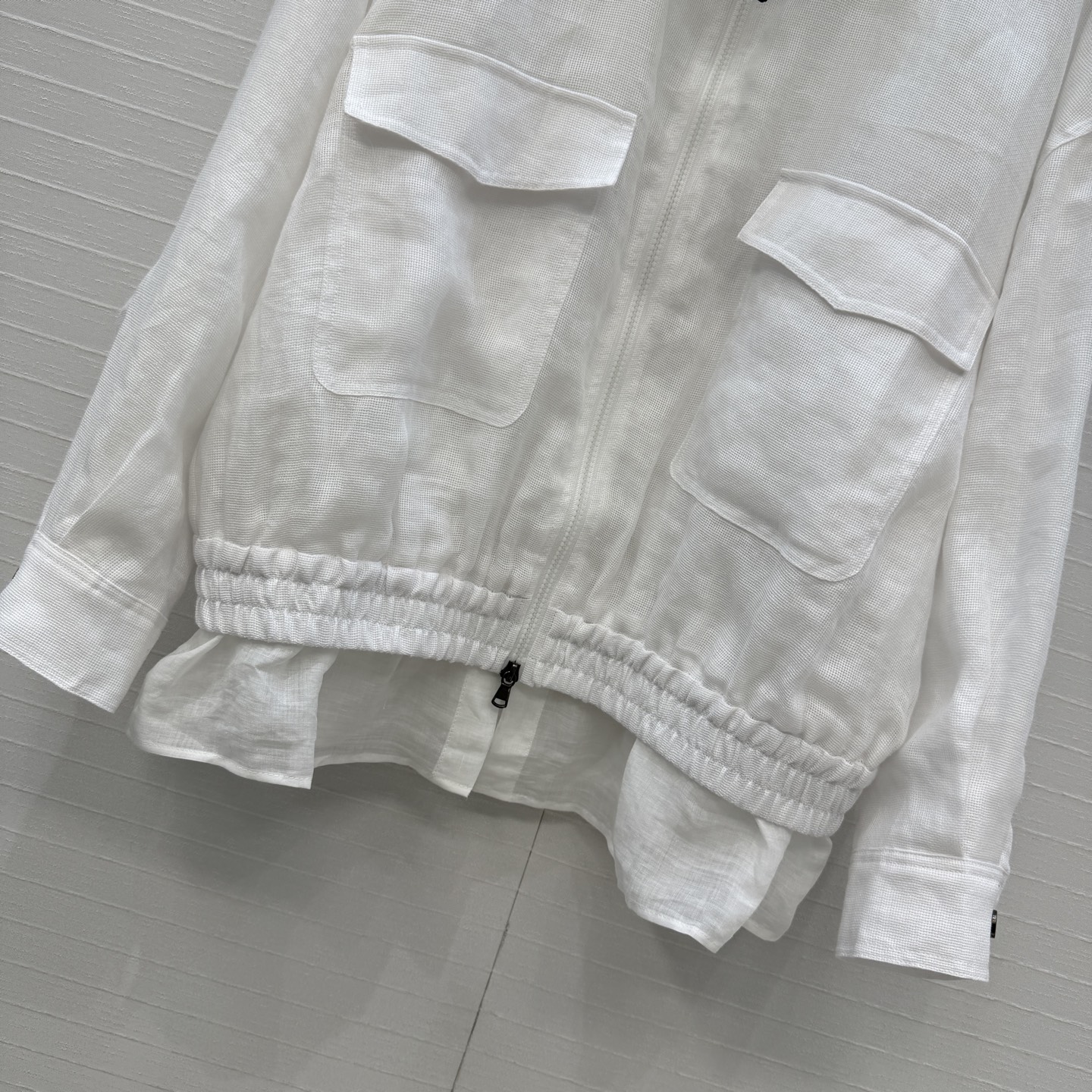 强烈推荐❤️Bc新品 长期主义老钱风穿搭 假两件式休闲外套。进口苎麻网眼布 面料轻薄透气质感超赞！落肩宽