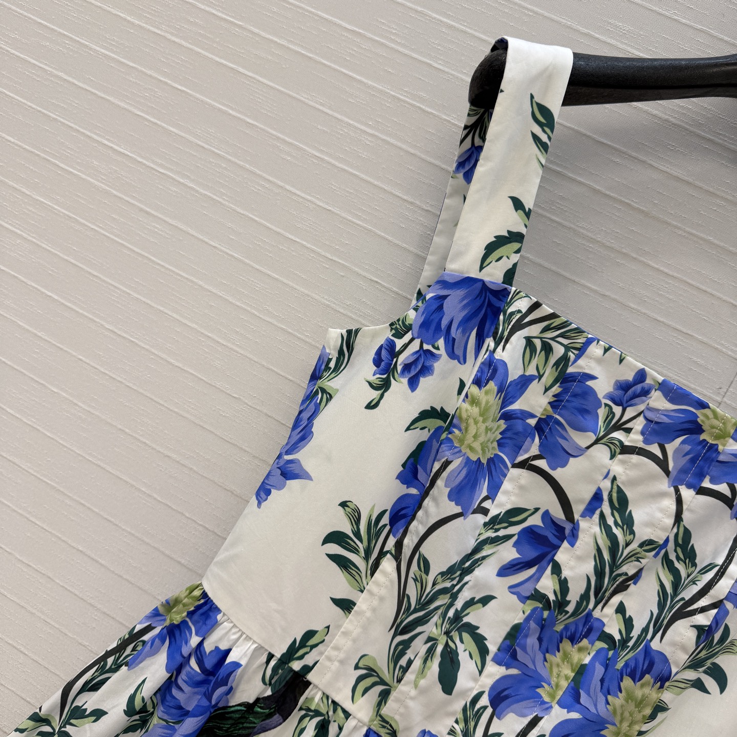 强烈推荐❤️ Kobi Halperin 26早春新品花卉吊带连衣裙，蓝绿色花卉印花清新自然，褶裥收腰裙