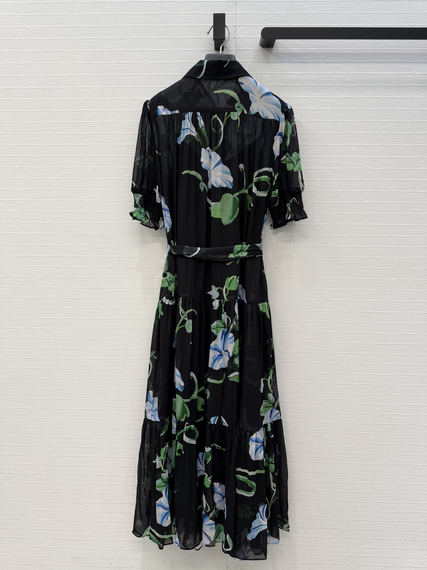 强烈推荐❤️Leo&Lin26春夏新款 花卉印花衬领连衣裙👗，打揽褶边短袖 搭配同系列腰带提升腰线，下摆