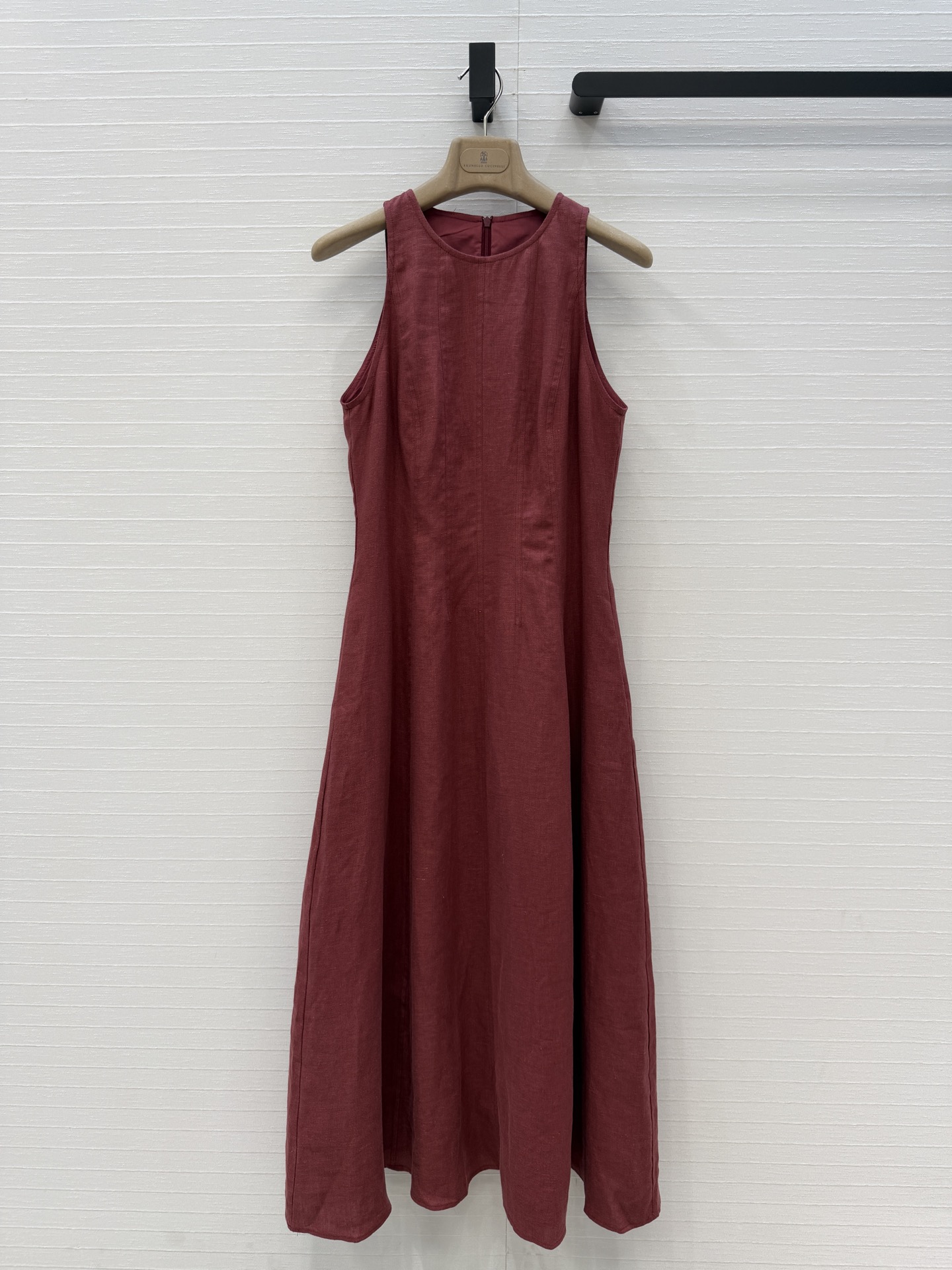 NO:778940,Highly recommended Bc new product burgundy linen sleeveless dress, Italian old money style, three-dimensional waist cut A-line long skirt, simple and elegant, can be easily worn daily or on vacation. Paired with a woven belt to easily outline the waistline, enhance the sense of style, one color, three sizes. S size, bust 86, waist 76, skirt length 125..., women's clothing, skirts,19860909强烈推荐Bc 新品 酒红色亚麻无袖连衣裙,意式老钱风,立体收腰裁剪A字长裙,简约优雅日常或度假都能轻松驾驭.搭配编织腰带轻松勾勒腰线,提升造型感,一色三码.S码,胸围86,腰围76,裙长125..,女装,skirts,,Women's clothing