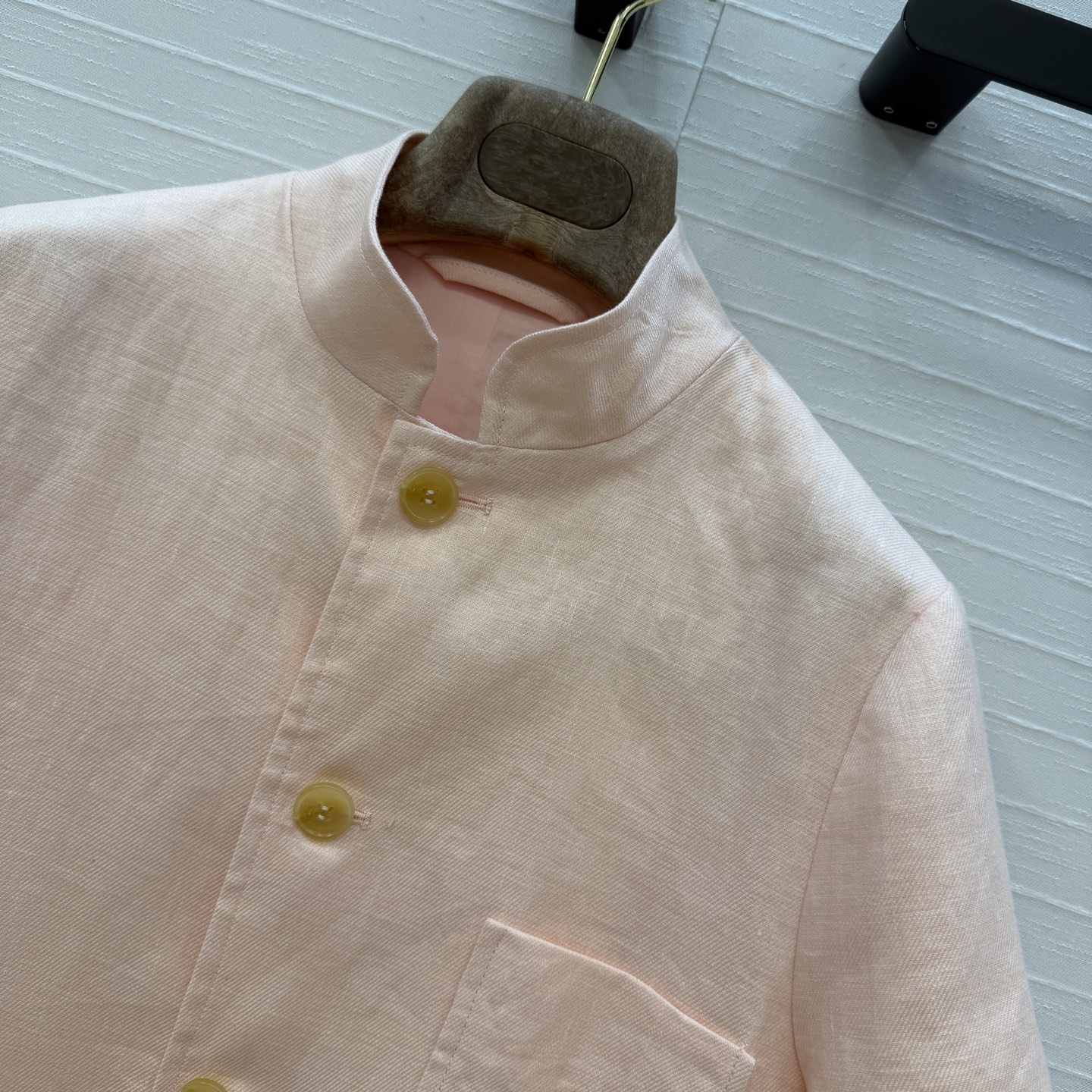 高端原单品质❤️行走的高定，LP高奢老钱风穿搭，高定亚麻spagna mini立领夹克短袖外套。天然牛角