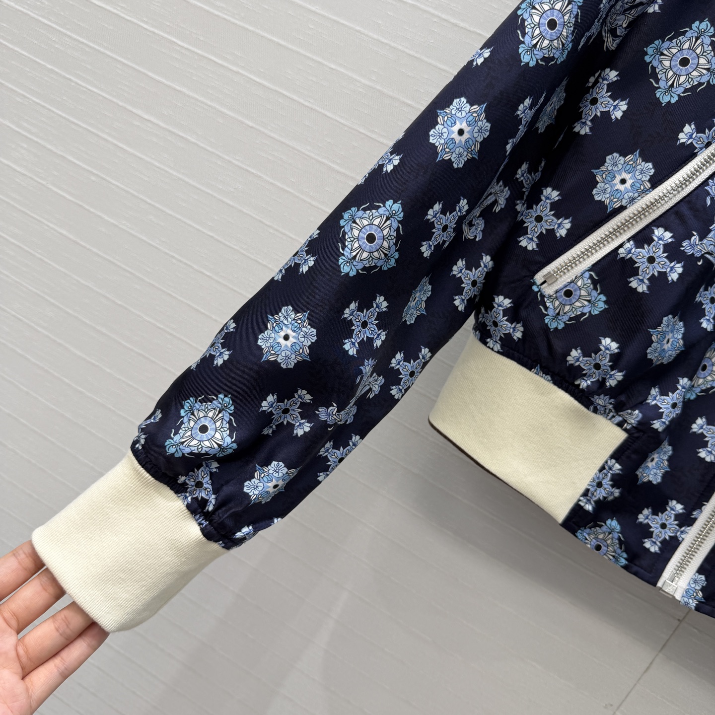 独家首发❤️原单品质26春夏新品蓝色MONOGRAM花㚏印花真丝夹克外套！100%真丝斜纹绸，双面可穿设