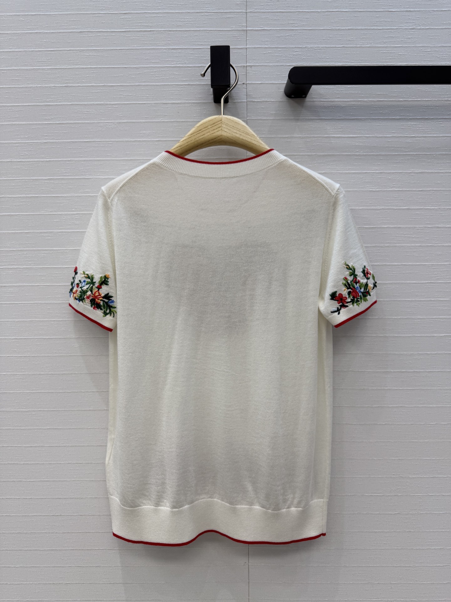 高端原单品质💋Miss D26s早春新品，花园世界系列刺绣针织短袖毛衣。80支进口羊毛❤️定位立体刺绣精