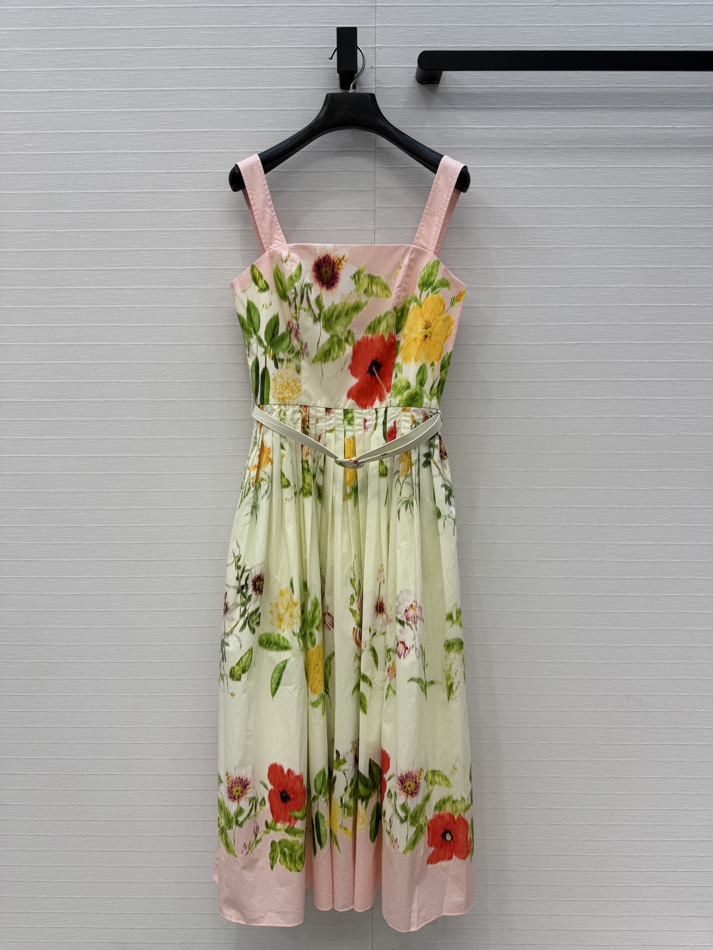 强烈推荐❤️Oscar De La Renta26新品度假风印花压褶吊带连衣裙，方领+粉色肩带，收腰设计