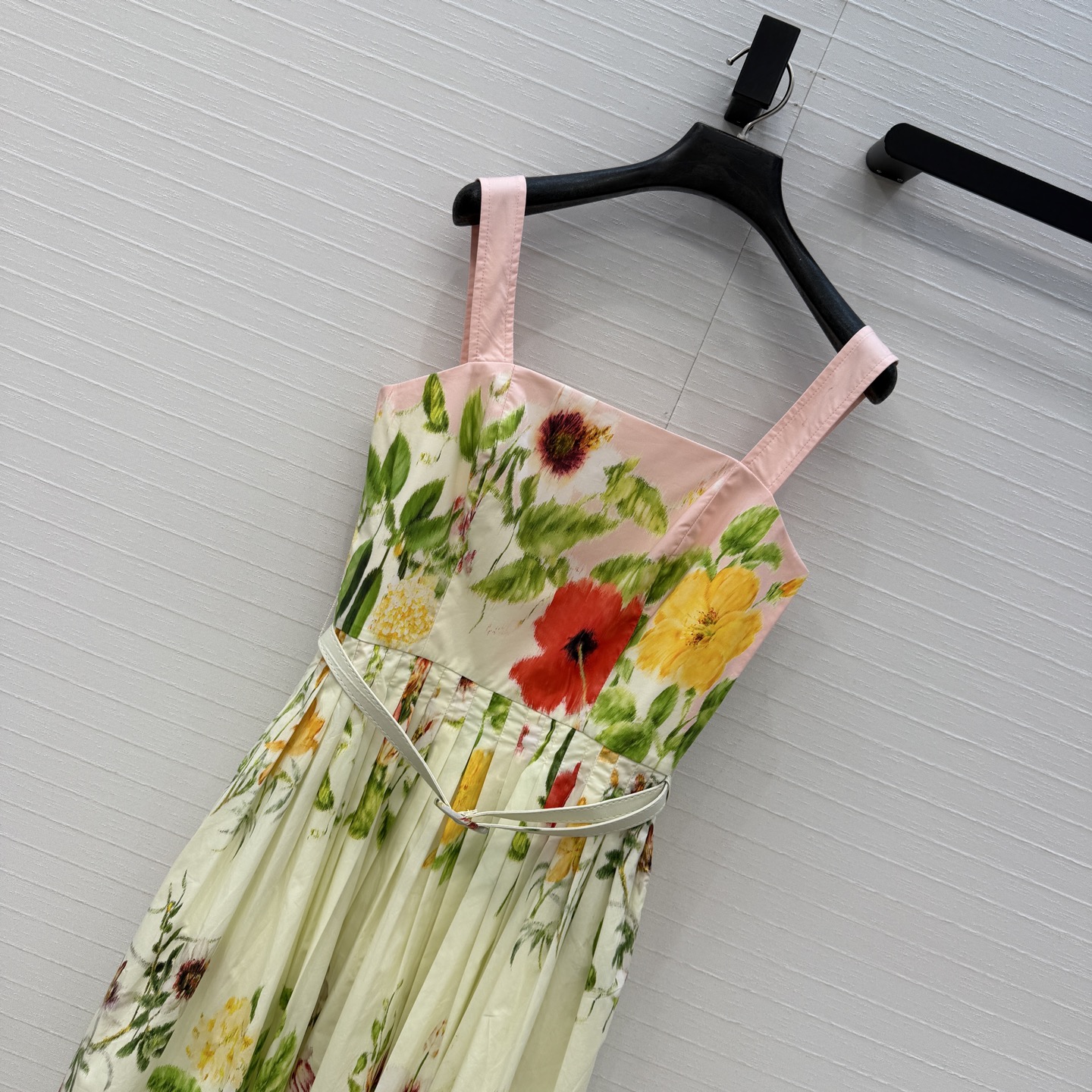 强烈推荐❤️Oscar De La Renta26新品度假风印花压褶吊带连衣裙，方领+粉色肩带，收腰设计