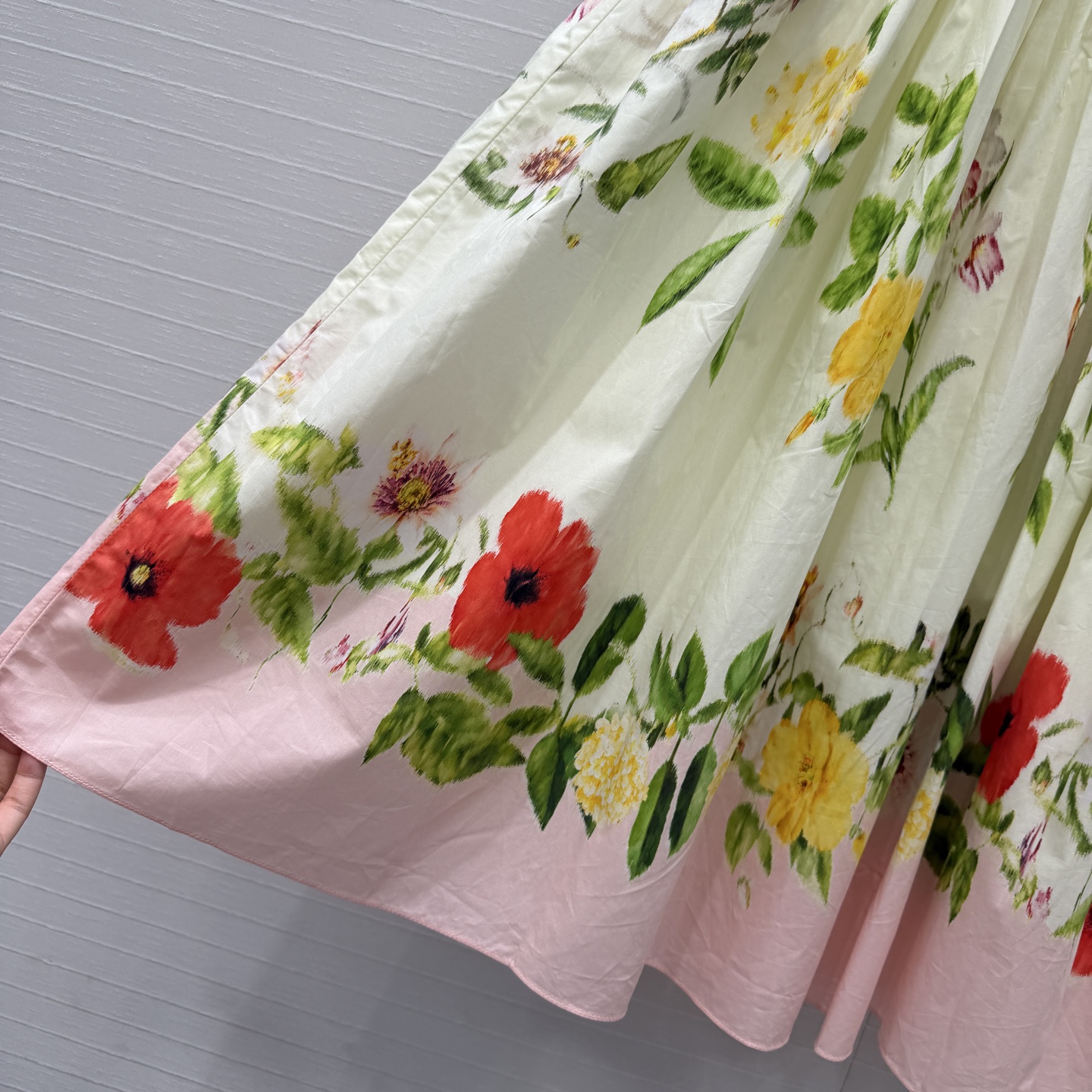 强烈推荐❤️Oscar De La Renta26新品度假风印花压褶吊带连衣裙，方领+粉色肩带，收腰设计