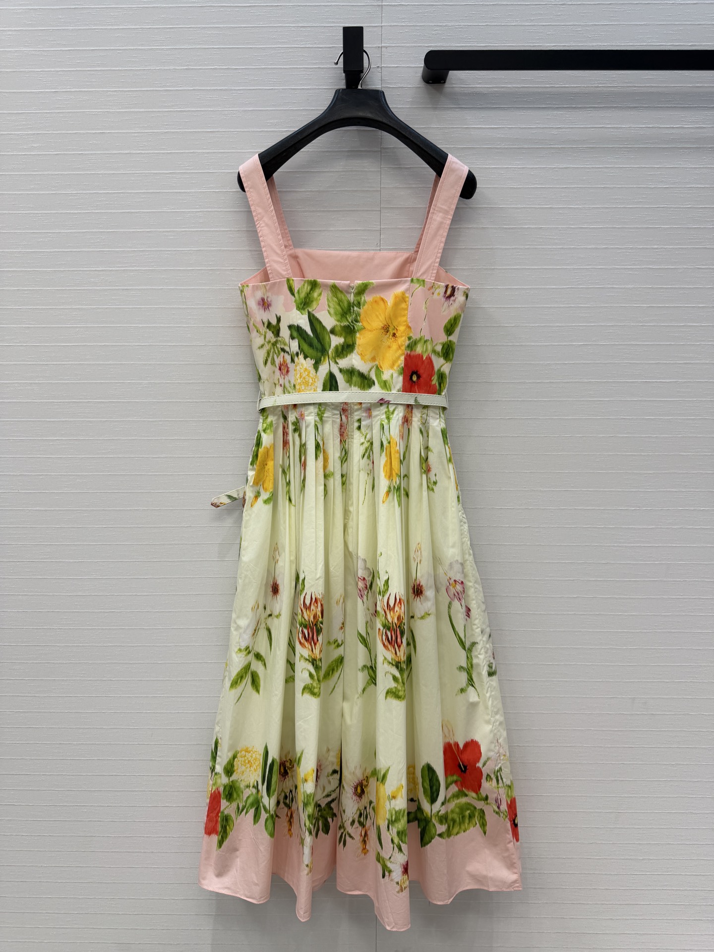 强烈推荐❤️Oscar De La Renta26新品度假风印花压褶吊带连衣裙，方领+粉色肩带，收腰设计