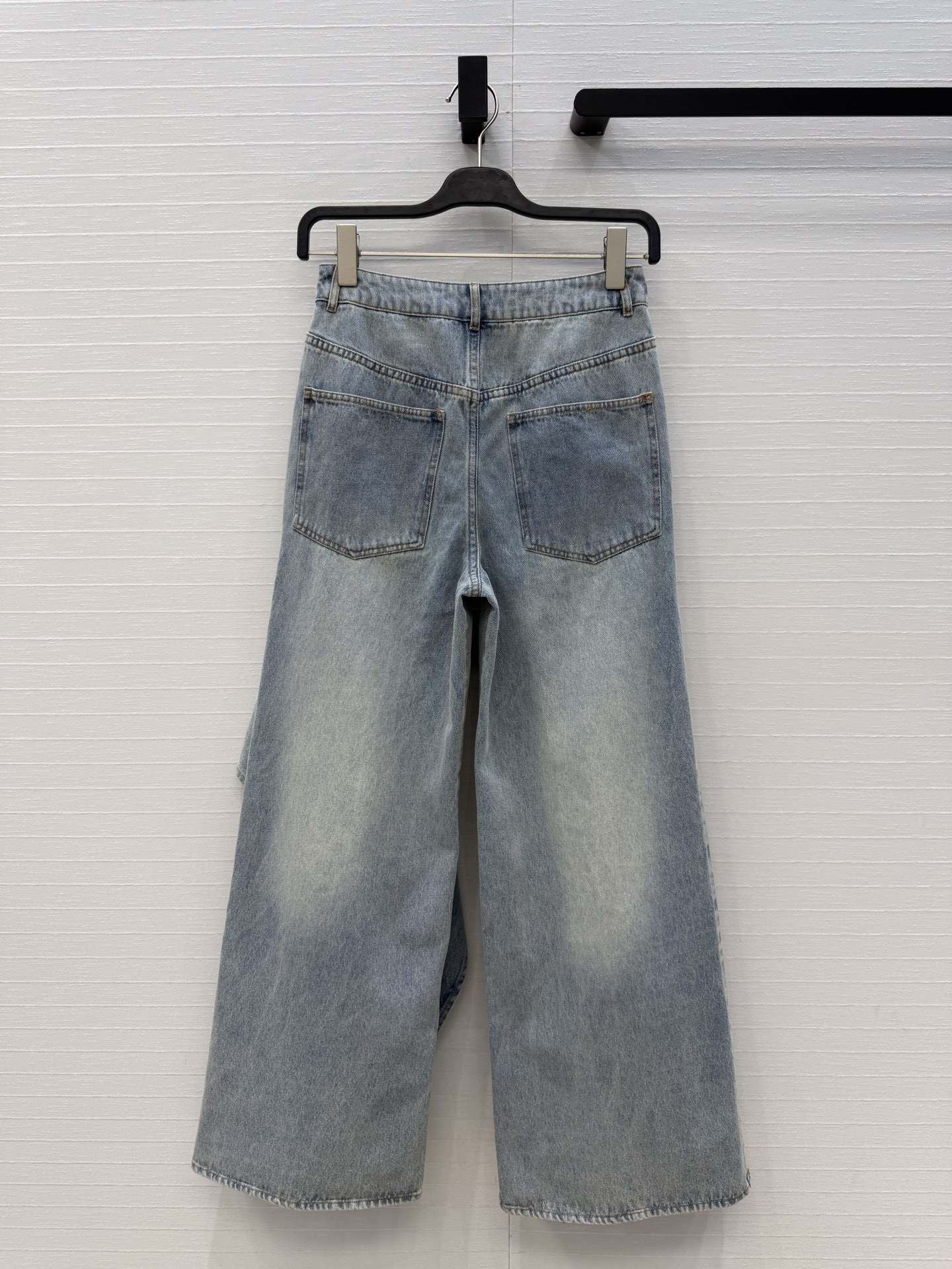 独家首发❤️Alai*新品时髦精穿搭！荷叶边做旧工艺洗水牛仔裤！品牌调性荷叶边剪裁设计版型走路带风随性摇