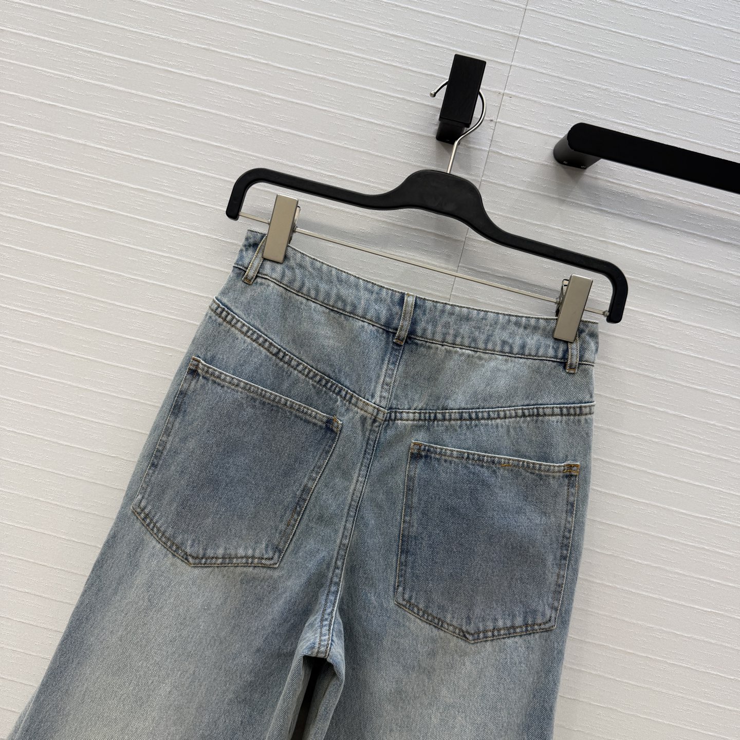 独家首发❤️Alai*新品时髦精穿搭！荷叶边做旧工艺洗水牛仔裤！品牌调性荷叶边剪裁设计版型走路带风随性摇