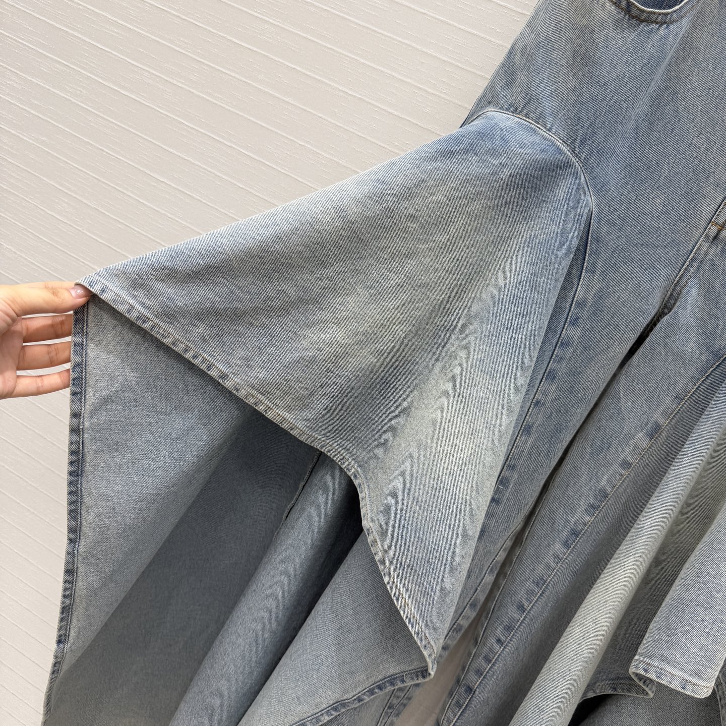 独家首发❤️Alai*新品时髦精穿搭！荷叶边做旧工艺洗水牛仔裤！品牌调性荷叶边剪裁设计版型走路带风随性摇