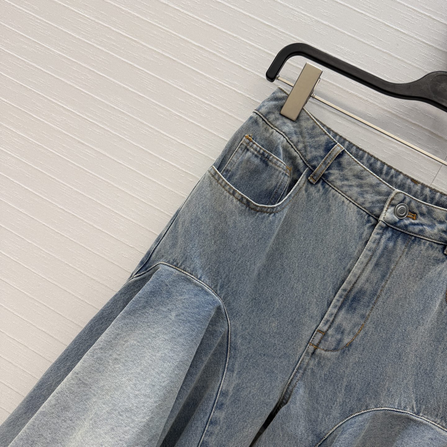 独家首发❤️Alai*新品时髦精穿搭！荷叶边做旧工艺洗水牛仔裤！品牌调性荷叶边剪裁设计版型走路带风随性摇