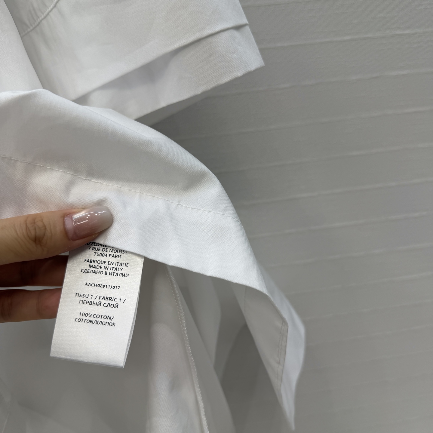 独家首发！Alai*新品不规则衬式短袖连衣裙。廓形感满分。不规则裙摆剪裁 收腰版型百搭不挑人！修饰身形还