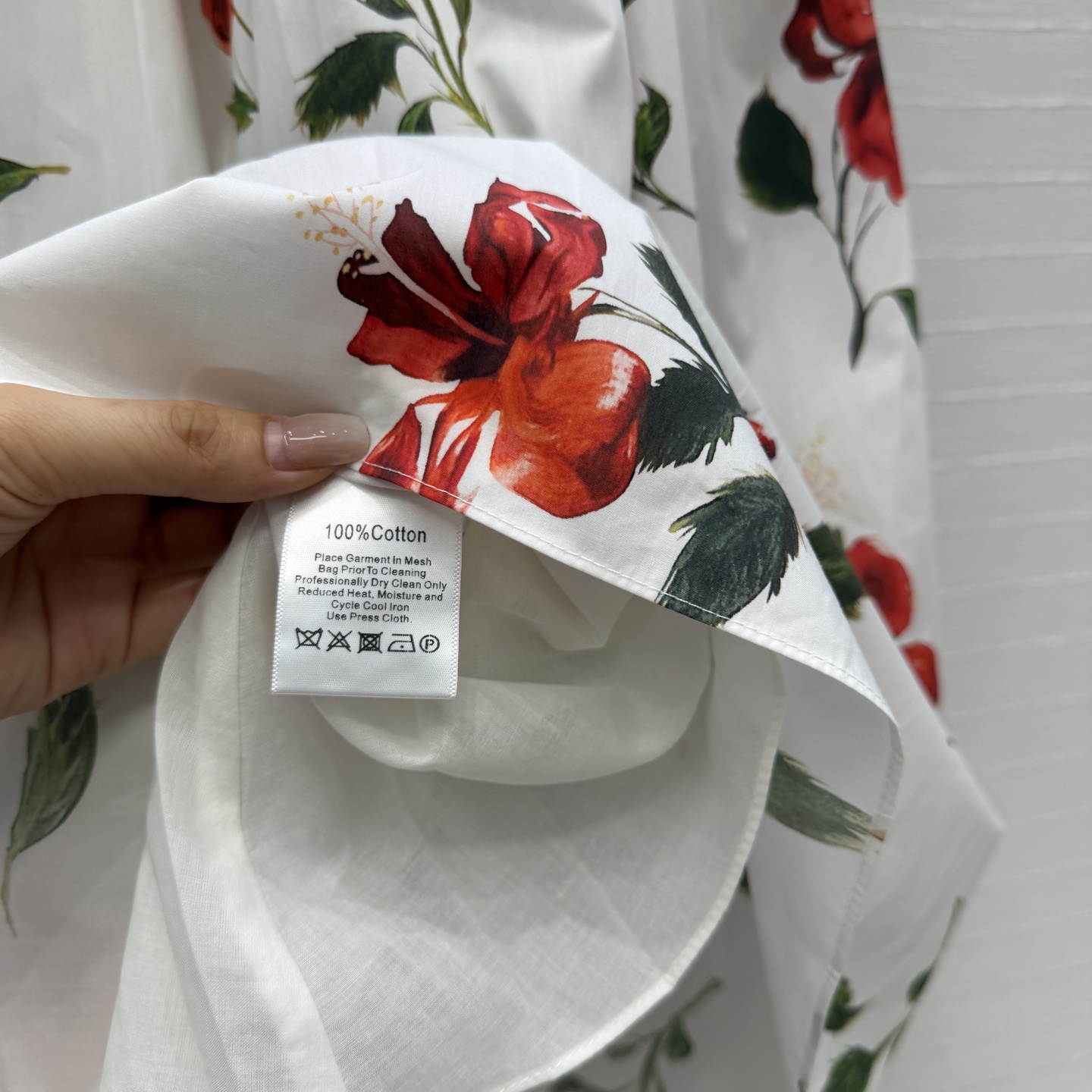 强烈推荐❤️Oscar dal*26度假新品 明艳印花吊带连衣裙，褶皱抹胸吊带设计收腰压褶大裙摆上身优雅