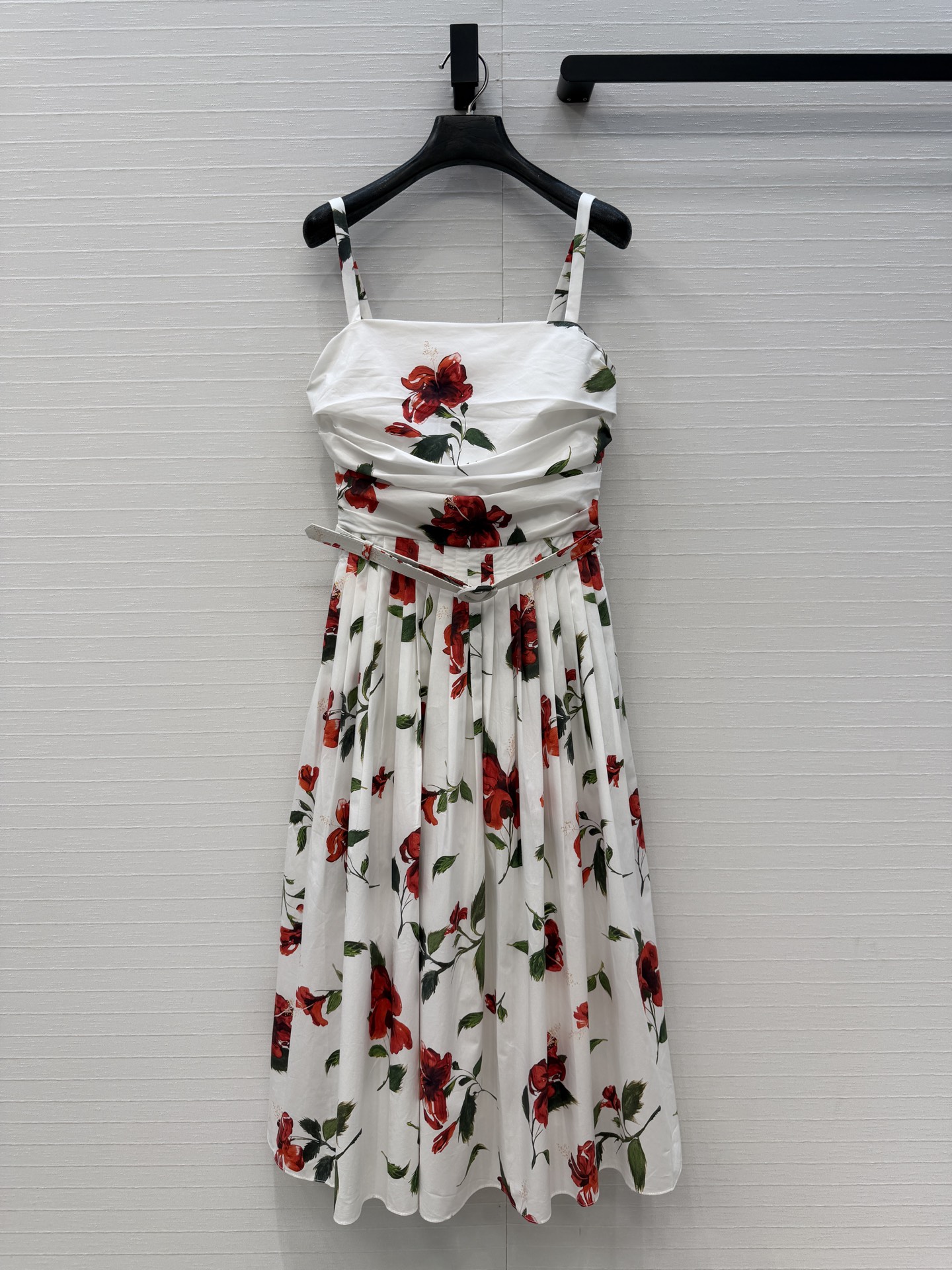 强烈推荐❤️Oscar dal*26度假新品 明艳印花吊带连衣裙，褶皱抹胸吊带设计收腰压褶大裙摆上身优雅