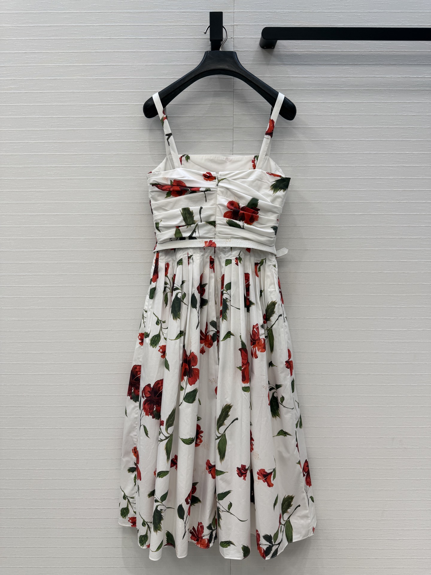 强烈推荐❤️Oscar dal*26度假新品 明艳印花吊带连衣裙，褶皱抹胸吊带设计收腰压褶大裙摆上身优雅