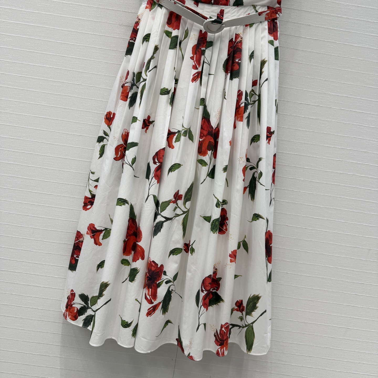 强烈推荐❤️Oscar dal*26度假新品 明艳印花吊带连衣裙，褶皱抹胸吊带设计收腰压褶大裙摆上身优雅