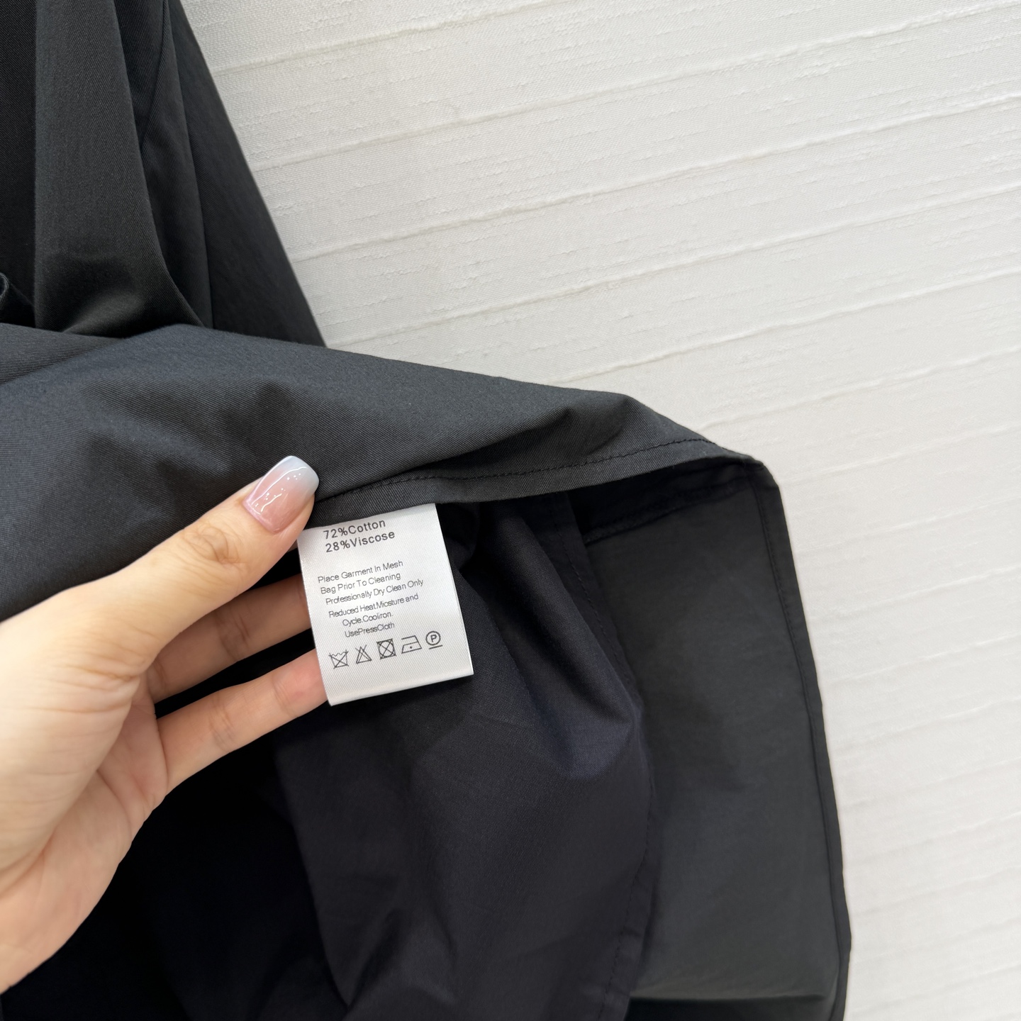 强烈推荐❤️Carv*新品露背娃娃衫，正面简约，露背褶皱设计小心机，优雅又有设计感✨。A字版型超显瘦，日