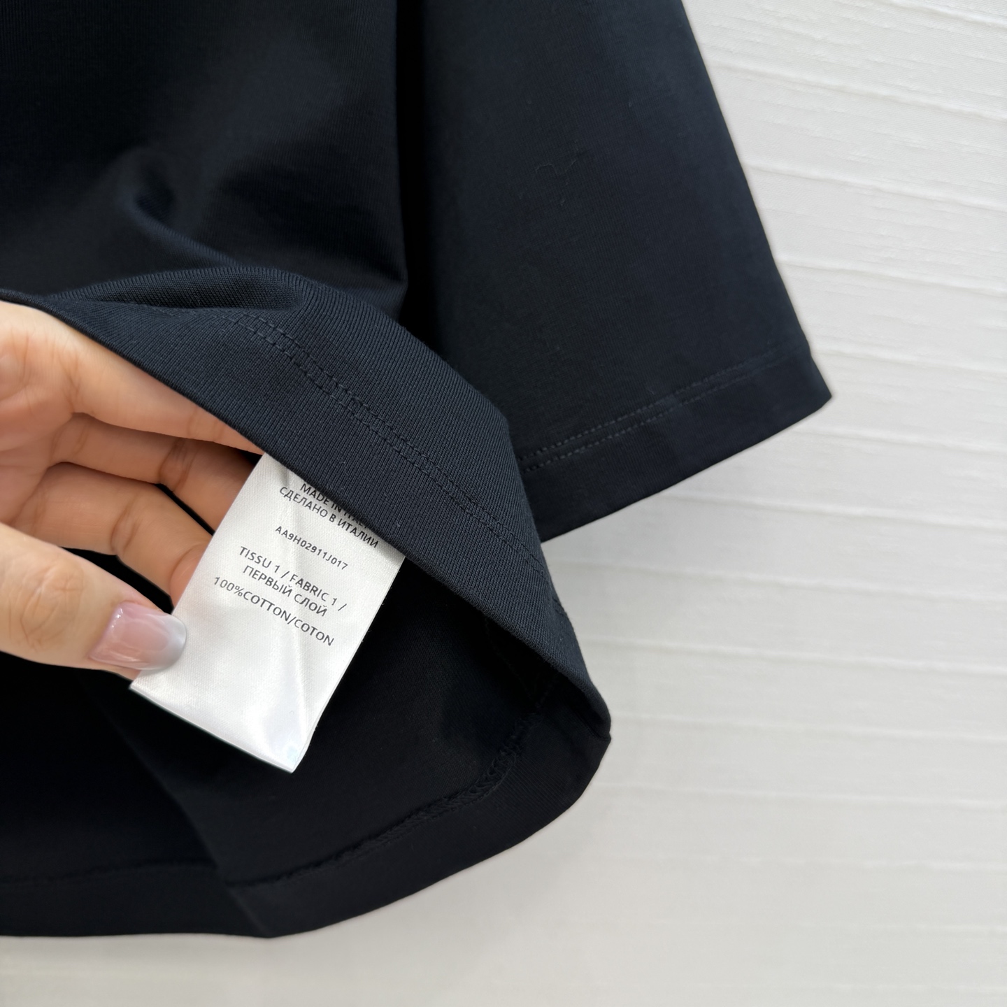 独家首发❤️Alai*26早春新品褶皱扭纹圆领短裁T恤，简奢宫廷风优雅上身美到没朋友！木耳边细节精致又优