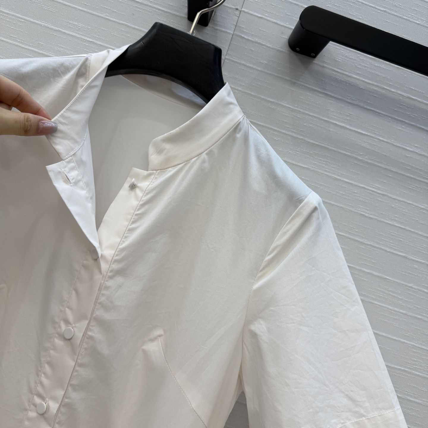 强烈推荐❤️Leo&Lin26春夏新款 彩色花卉印花立领连衣裙👗搭配蝴蝶结🎀腰带提升腰线，收腰压褶裙摆设