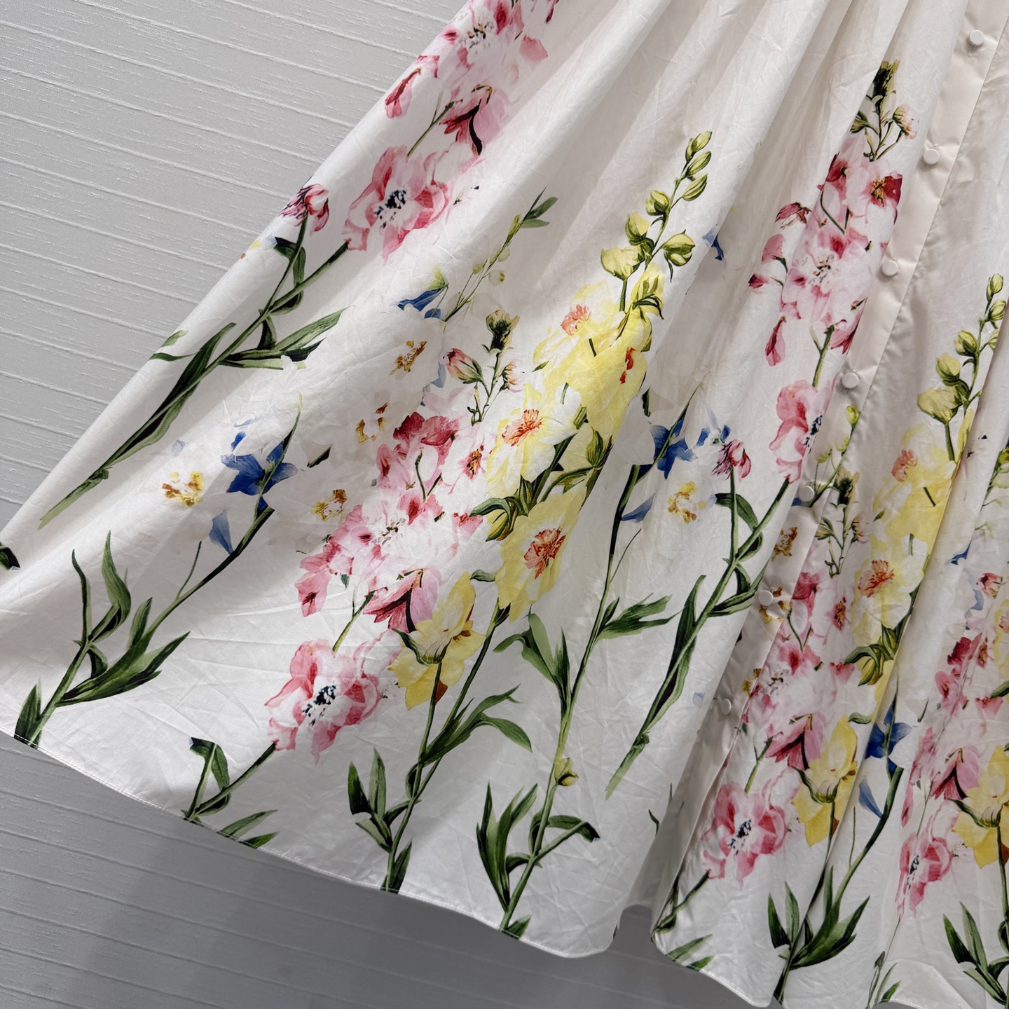 强烈推荐❤️Leo&Lin26春夏新款 彩色花卉印花立领连衣裙👗搭配蝴蝶结🎀腰带提升腰线，收腰压褶裙摆设