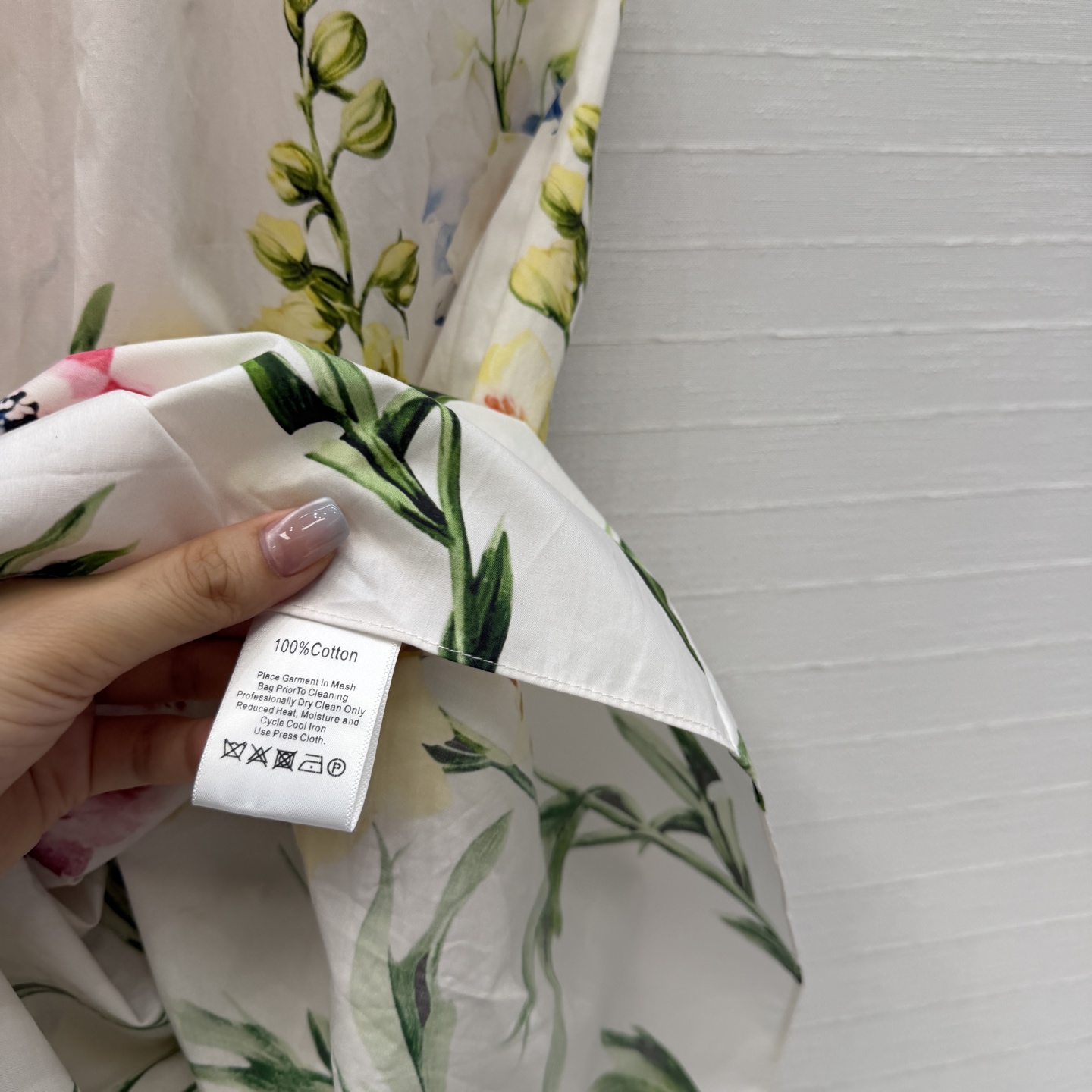 强烈推荐❤️Leo&Lin26春夏新款 彩色花卉印花立领连衣裙👗搭配蝴蝶结🎀腰带提升腰线，收腰压褶裙摆设