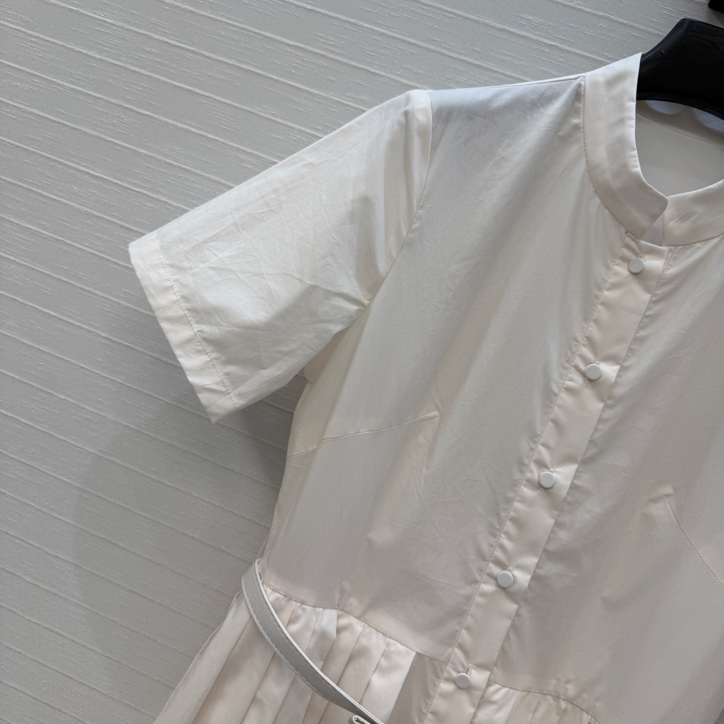 强烈推荐❤️Leo&Lin26春夏新款 彩色花卉印花立领连衣裙👗搭配蝴蝶结🎀腰带提升腰线，收腰压褶裙摆设