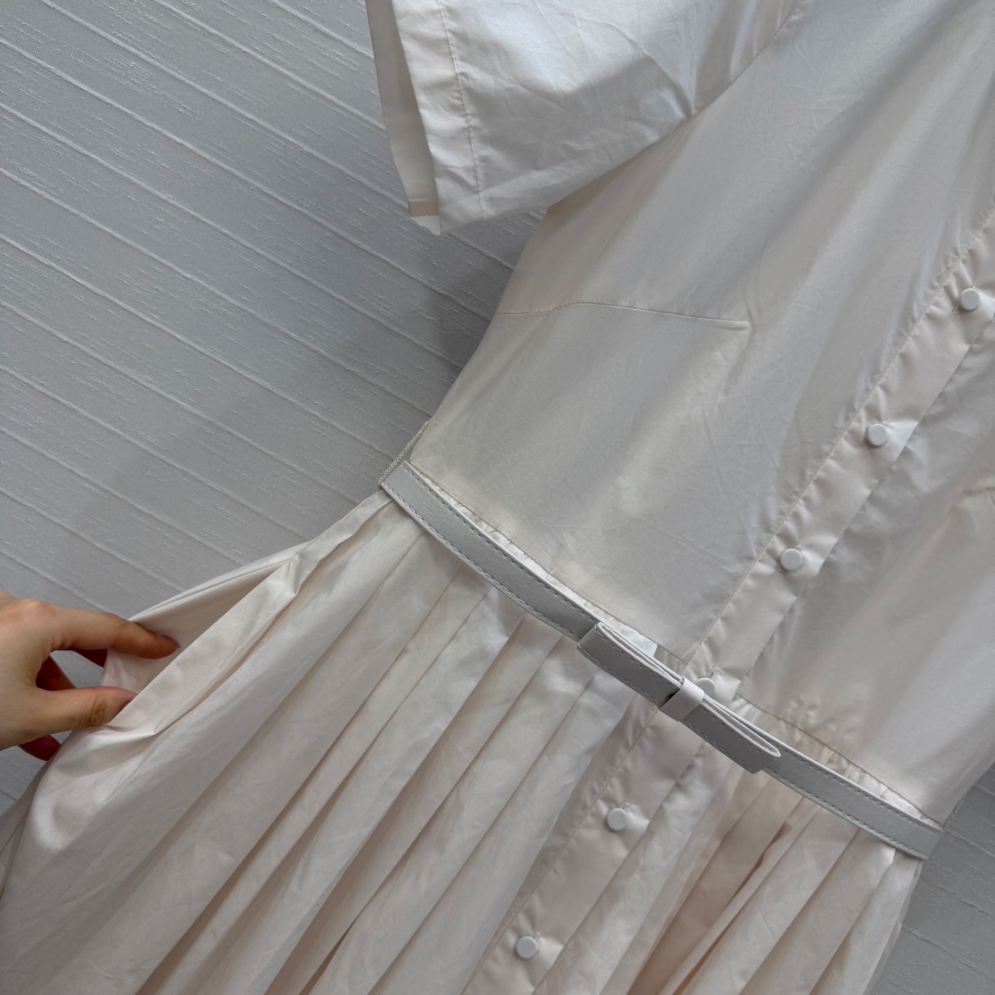 强烈推荐❤️Leo&Lin26春夏新款 彩色花卉印花立领连衣裙👗搭配蝴蝶结🎀腰带提升腰线，收腰压褶裙摆设