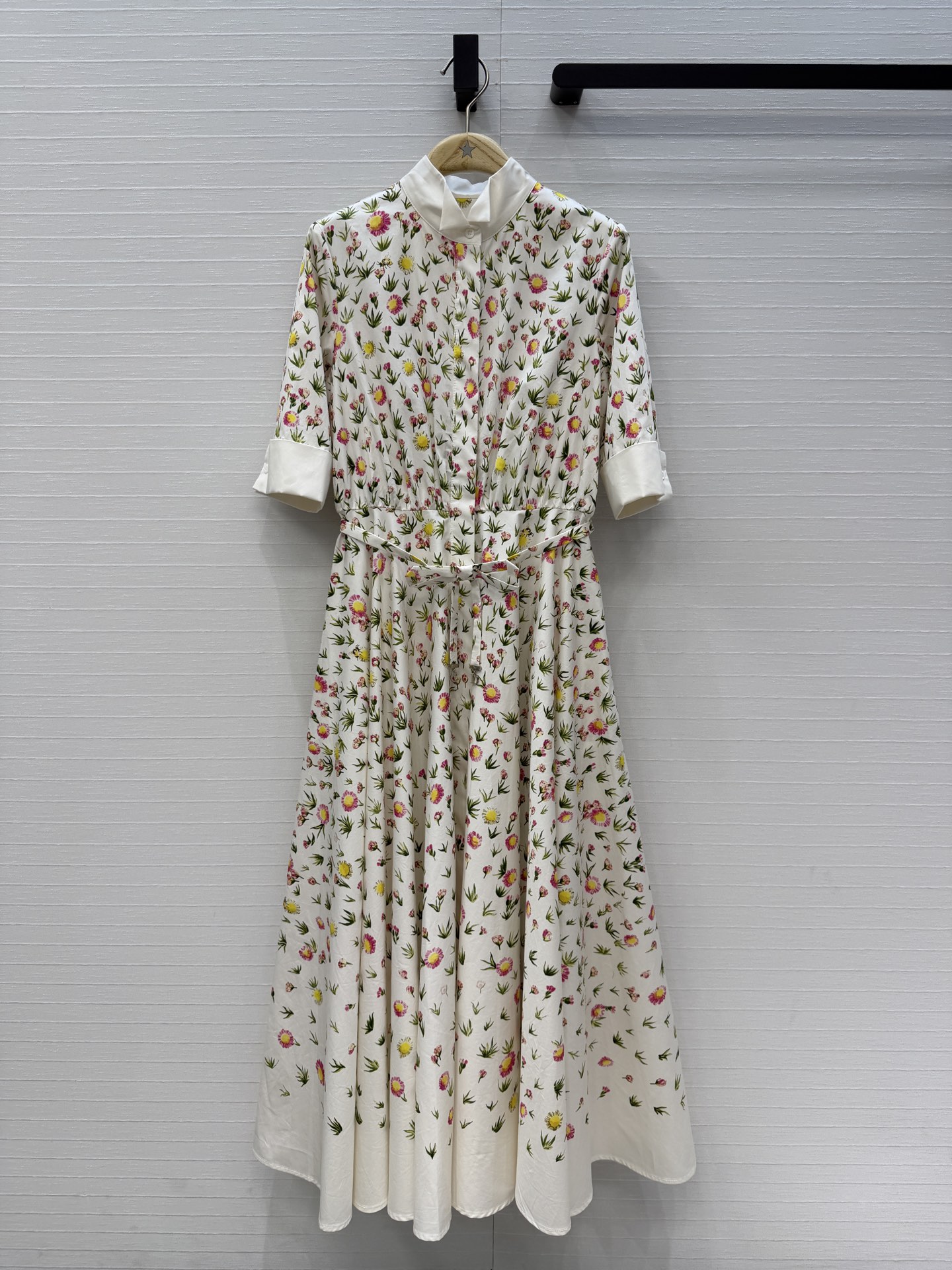 独家首发❤️D*26早春新品 花园世界系列 彩色雏菊印花衬式长裙，清新淡雅的印花图案优雅浪漫氛围感拉满，