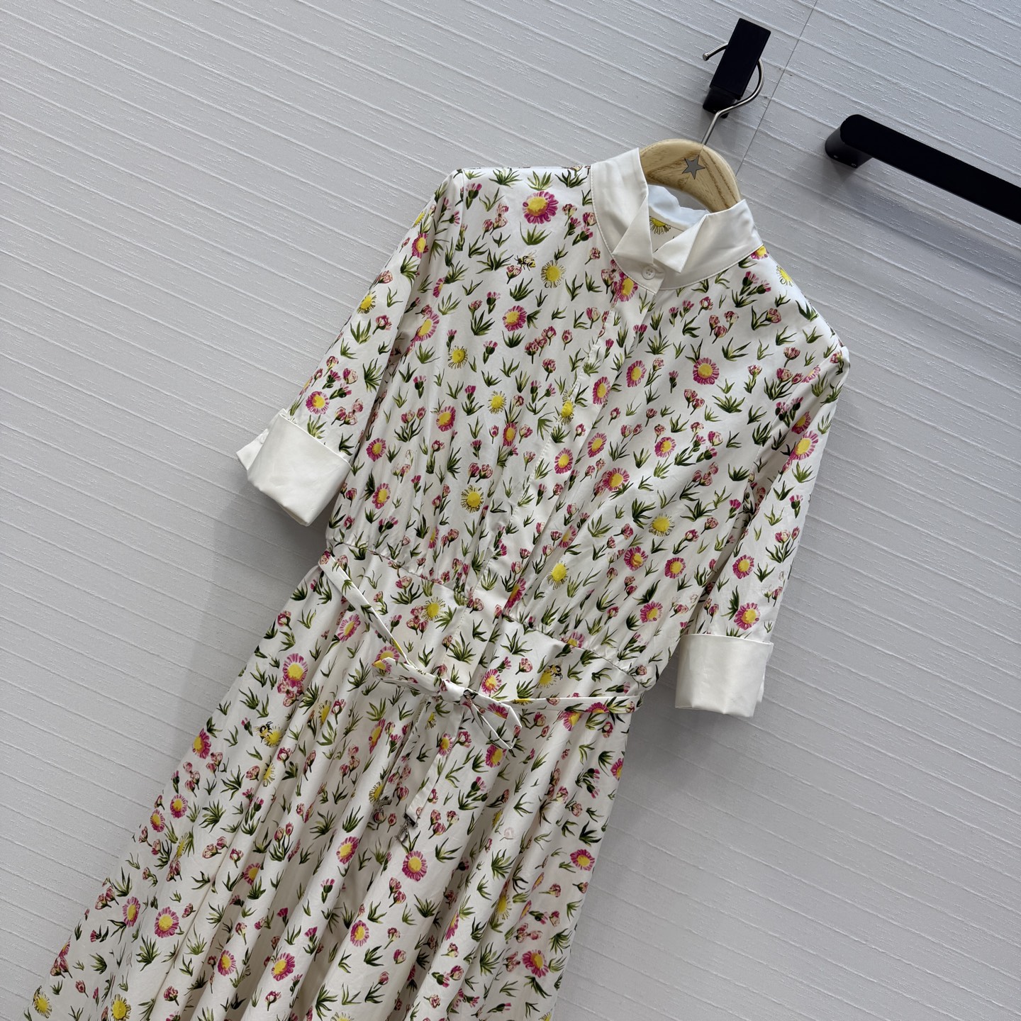 独家首发❤️D*26早春新品 花园世界系列 彩色雏菊印花衬式长裙，清新淡雅的印花图案优雅浪漫氛围感拉满，