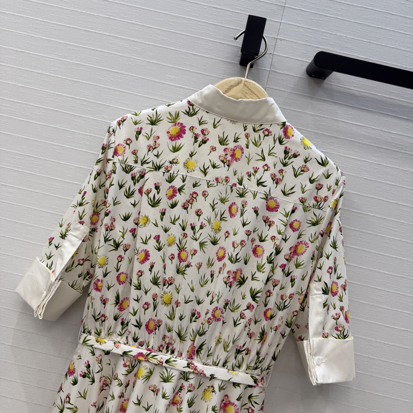 独家首发❤️D*26早春新品 花园世界系列 彩色雏菊印花衬式长裙，清新淡雅的印花图案优雅浪漫氛围感拉满，