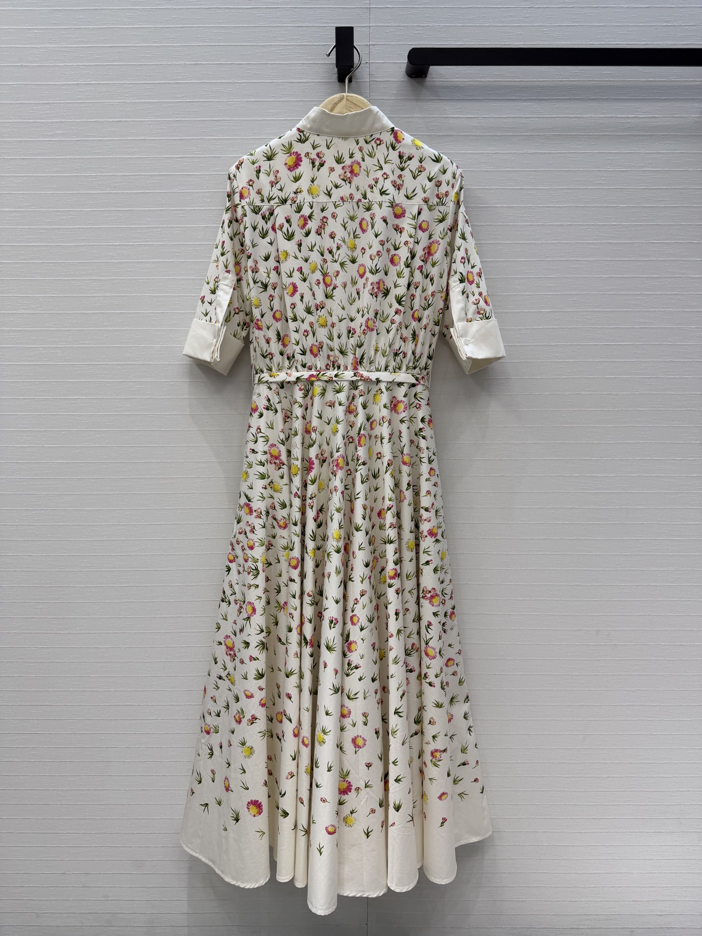 独家首发❤️D*26早春新品 花园世界系列 彩色雏菊印花衬式长裙，清新淡雅的印花图案优雅浪漫氛围感拉满，