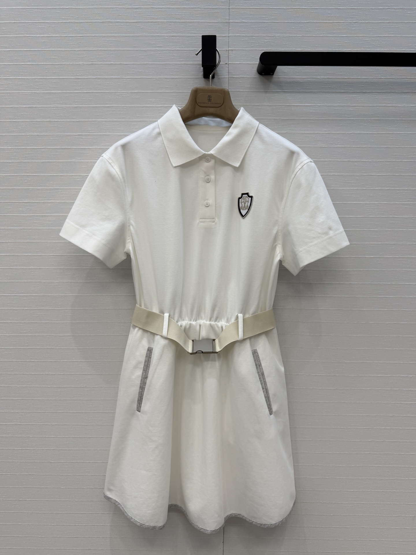 NO:820780,Highly recommend Bc*'s new spring and summer tennis girl style Polo collar short-sleeved dress, embellished with positioning logo embroidery. Casual old money style sports can be easily controlled in everyday street ~ light-colored belt modifies the body shape, loose skirt, free movement, full of sporty yet elegant. One color size 3. S size. Shoulder width 45, bust 90, skirt length 84..., women's clothing, skirts, T-shirt,19860909强烈推荐Bc*春夏新品网球少女风 Polo领短袖连衣裙,定位徽标刺绣点缀 休闲老钱风运动日常出街均可轻松驾驭～浅色腰带修饰身形,裙摆宽松,活动自如,运动感满满又不失优雅一色3码.S码.肩宽45,胸围90,裙长84..,女装,skirts,T-shirt,,Women's clothing